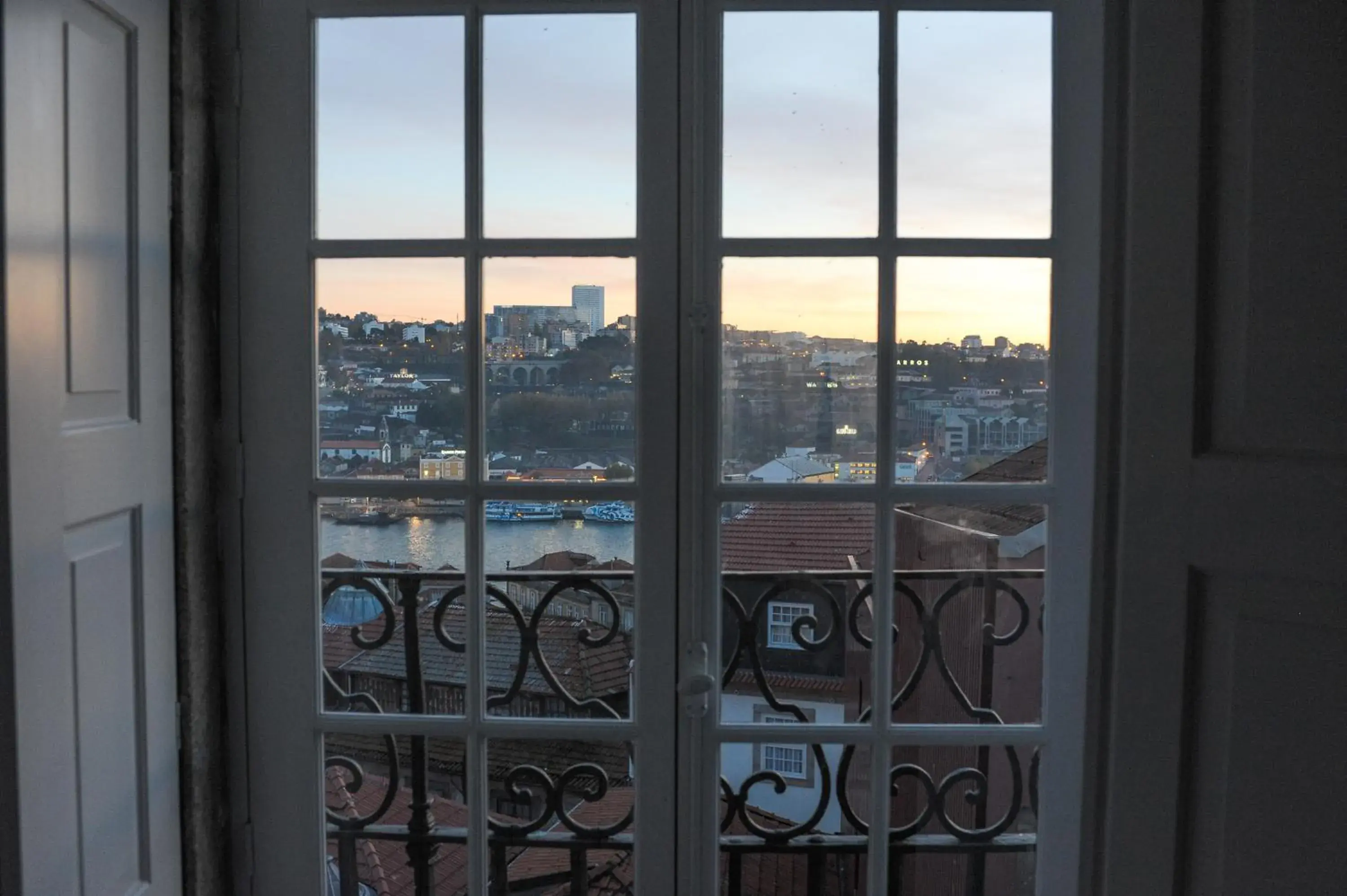 Deluxe Double Room with River View in Mo House Deluxe Double Room with River View in Mo House