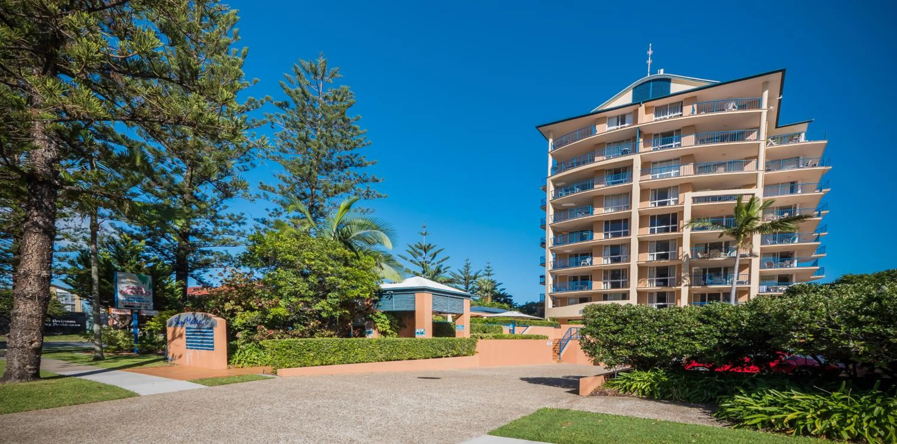 Garden view in San Mateo On Broadbeach
