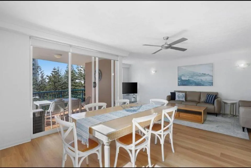 Kitchen or kitchenette in San Mateo On Broadbeach
