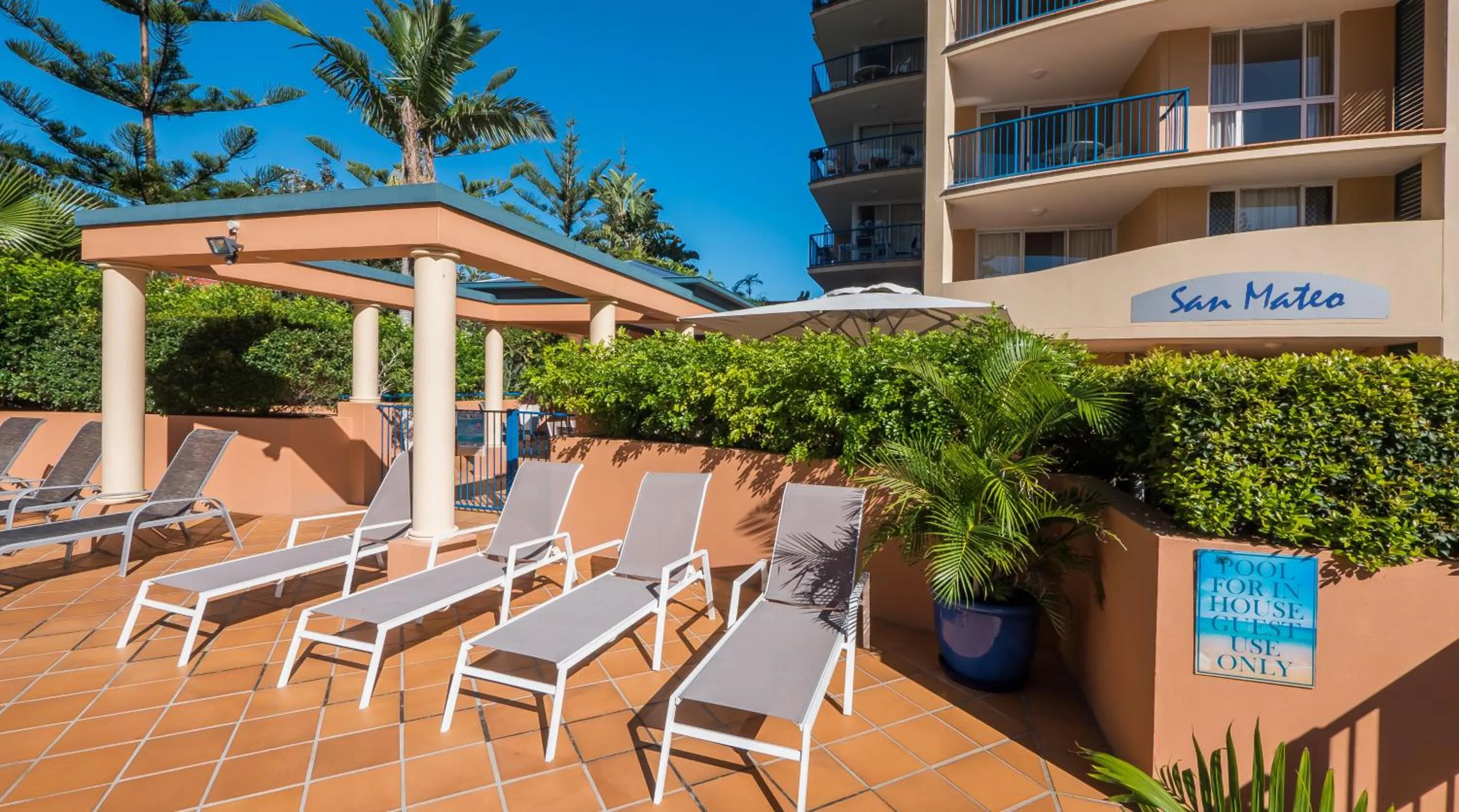 Seating area in San Mateo On Broadbeach