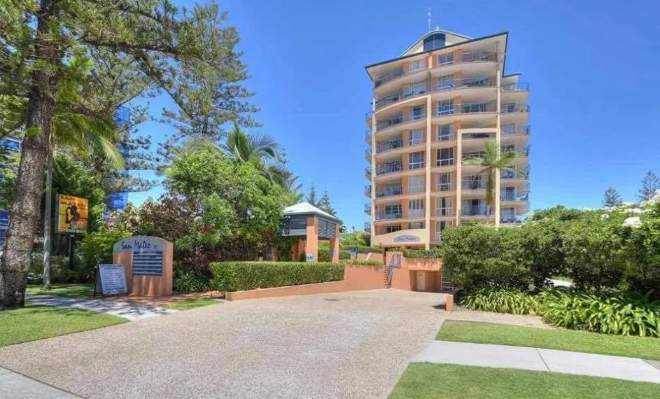 Property building in San Mateo On Broadbeach