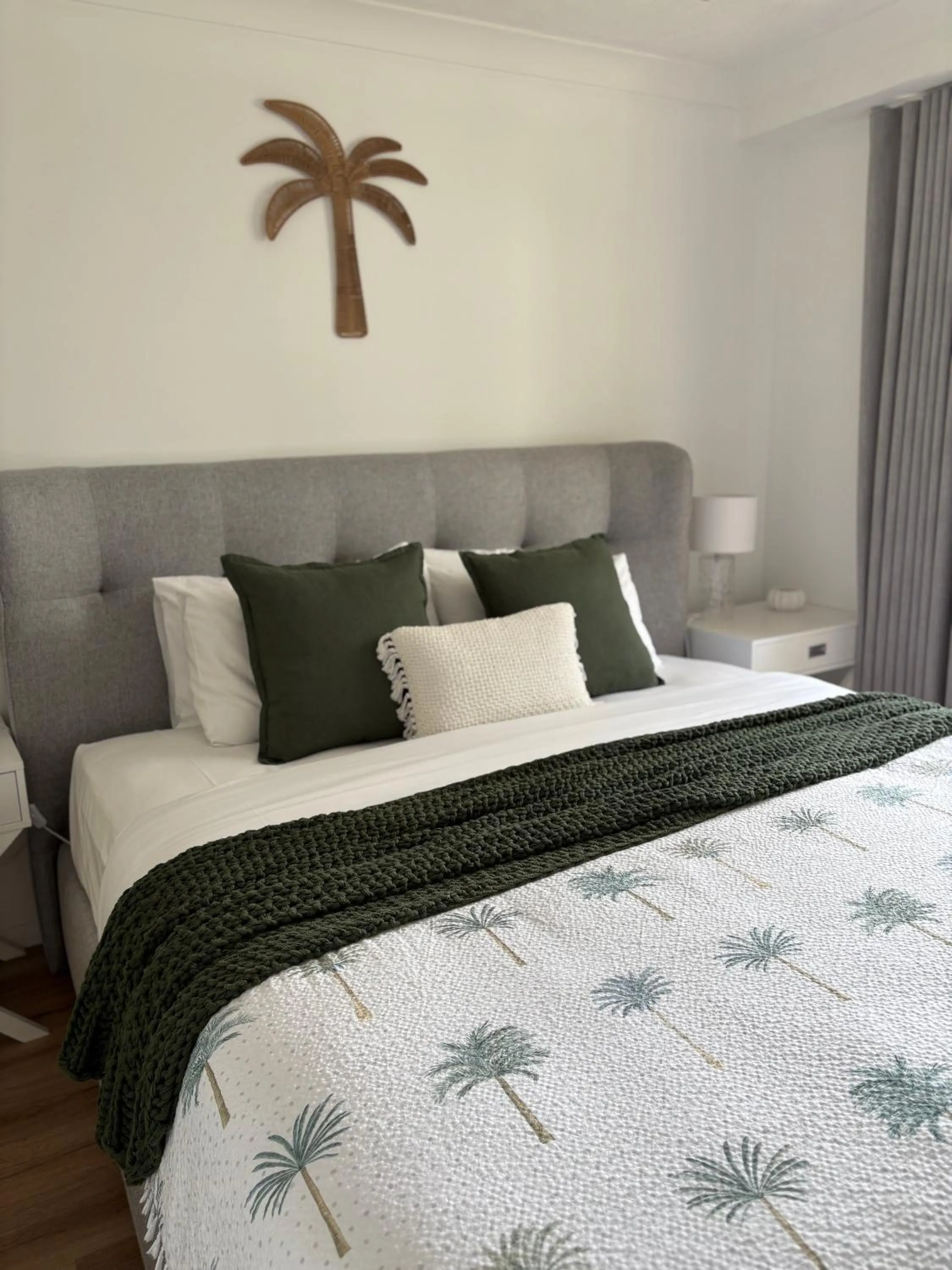 Bedroom, Bed in San Mateo On Broadbeach