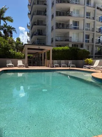 Property building in San Mateo On Broadbeach