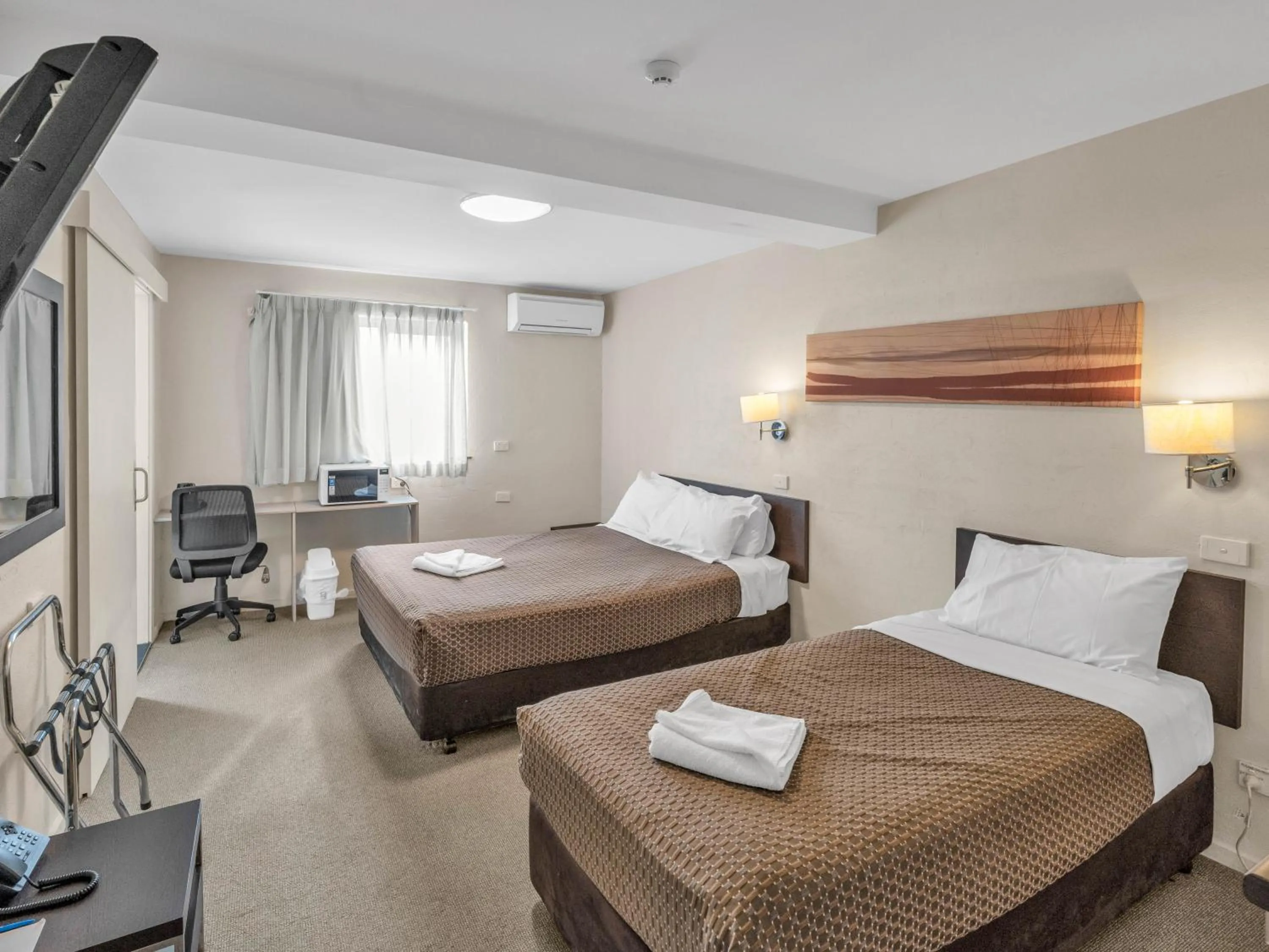 Bedroom, Bed in Tall Trees Ainslie Motel