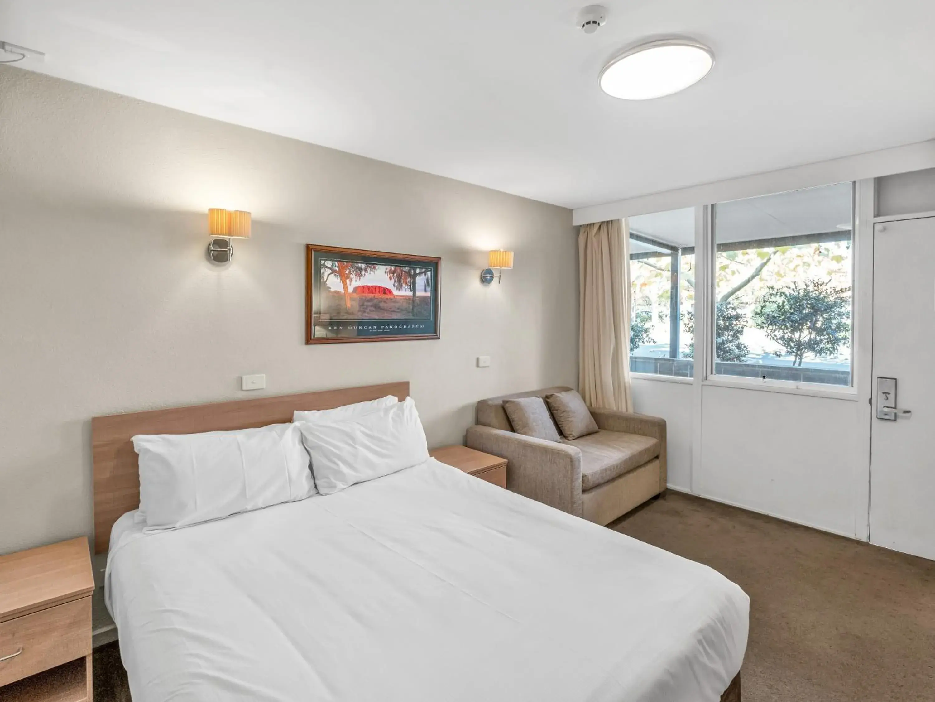 Standard Queen Room in Tall Trees Ainslie Motel Standard Queen Room in Tall Trees Ainslie Motel