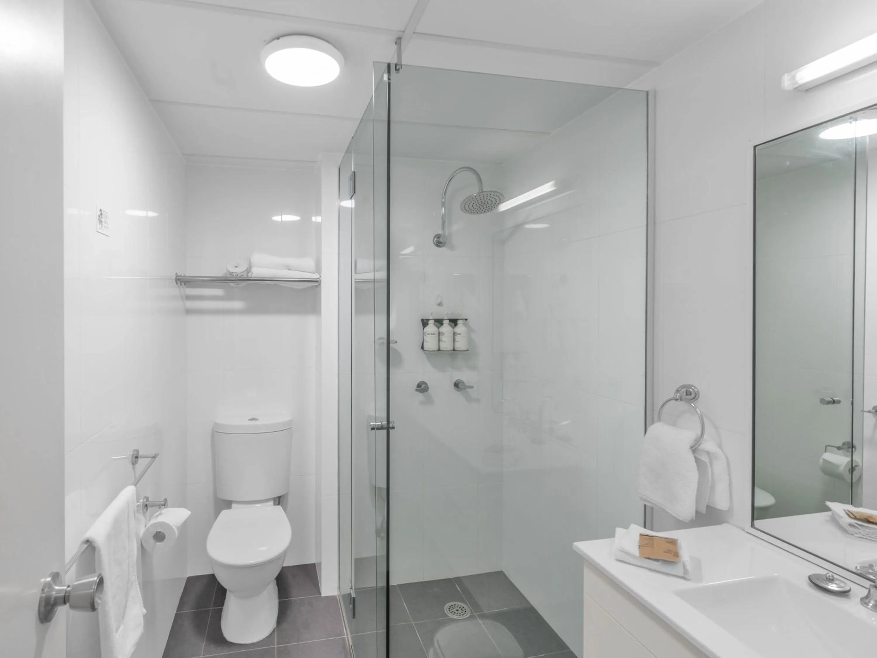 Shower in Tall Trees Ainslie Motel