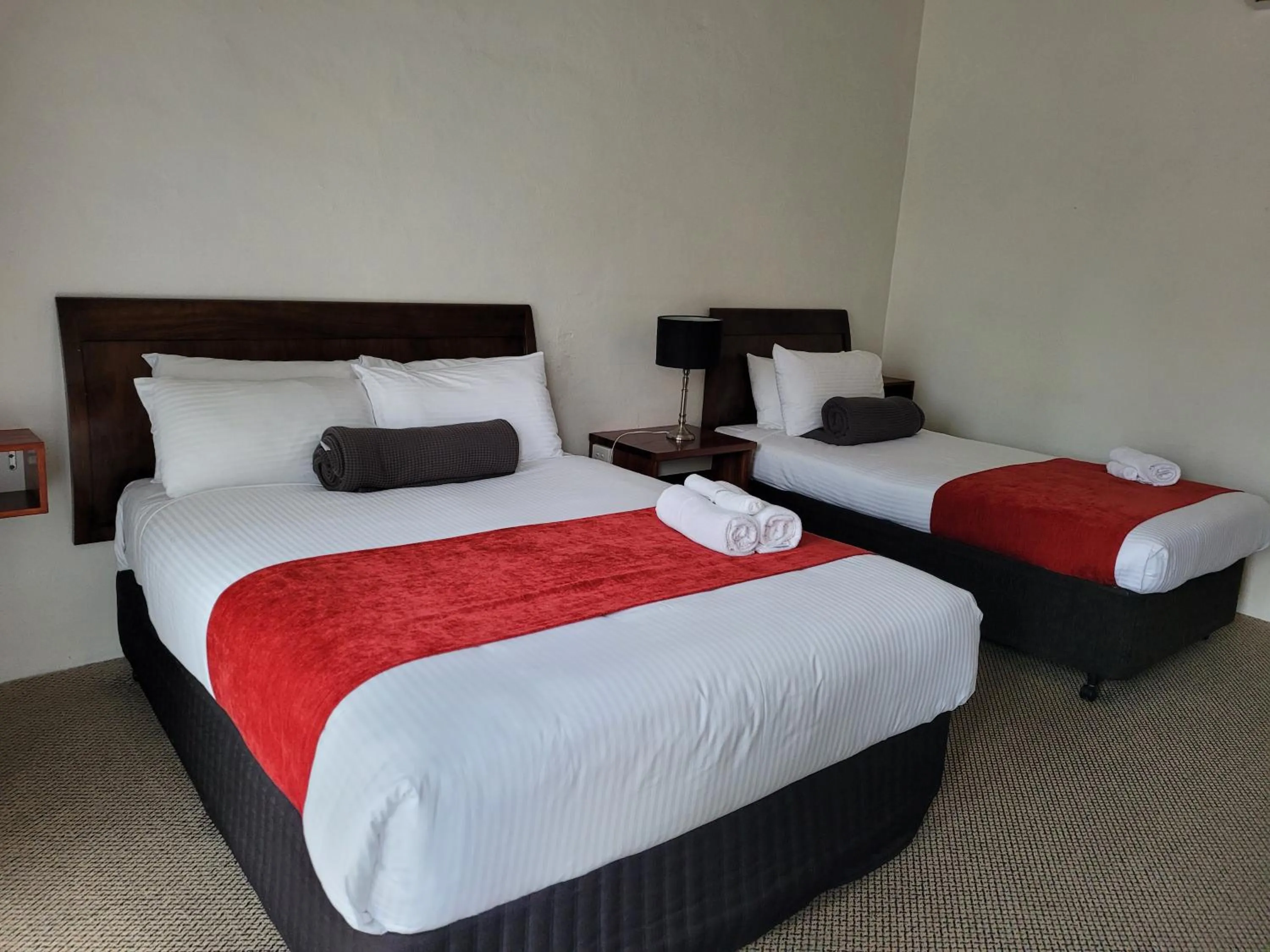 Bed in Seaton Arms Motor Inn