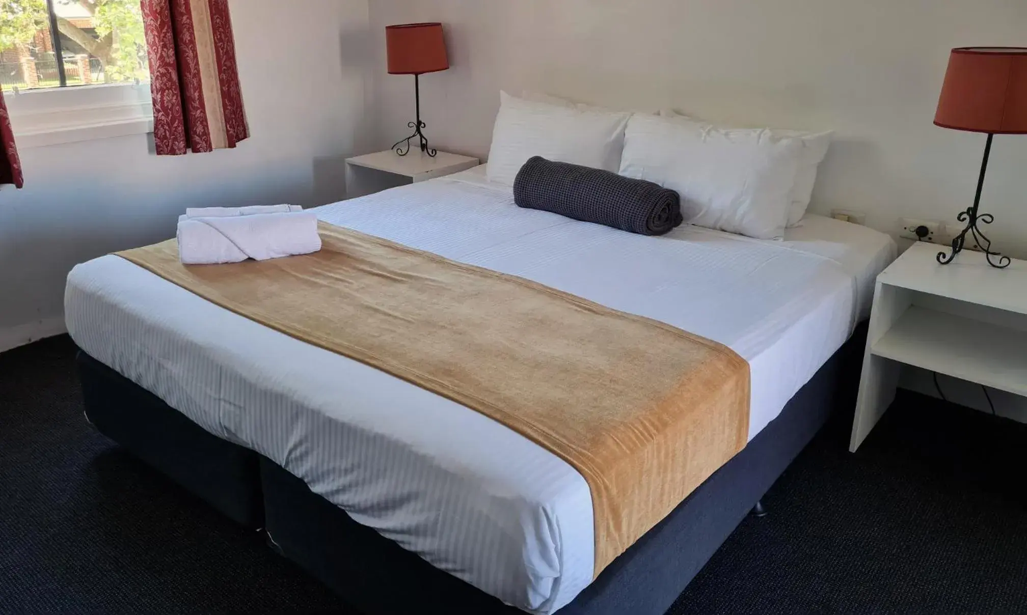 Bed in Seaton Arms Motor Inn Bed in Seaton Arms Motor Inn