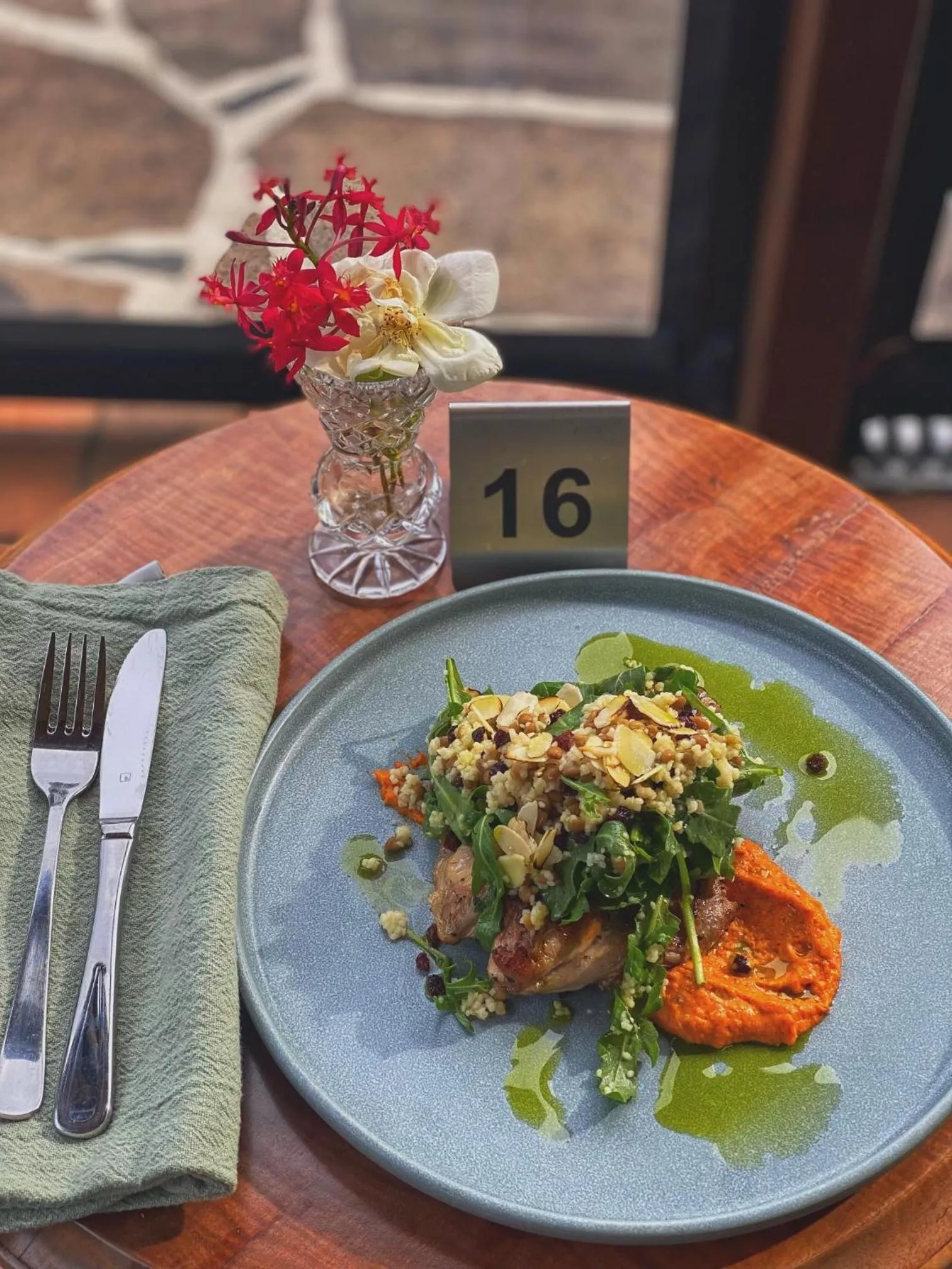 Restaurant/places to eat in Robyn's Nest Lakeside Resort