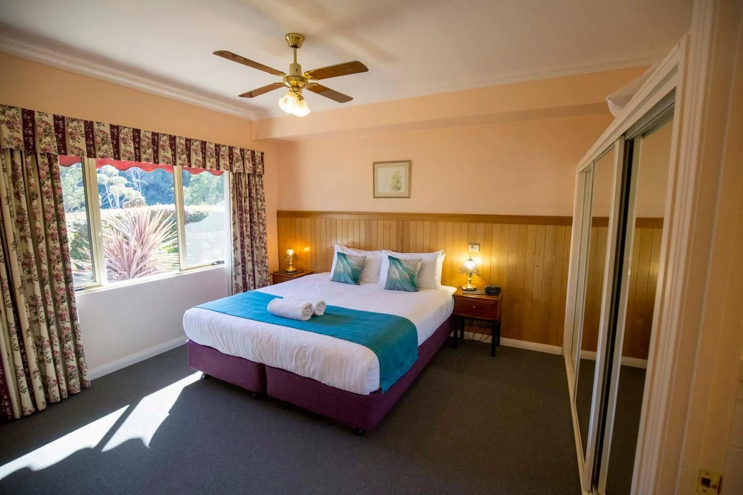 Bedroom, Bed in Robyn's Nest Lakeside Resort