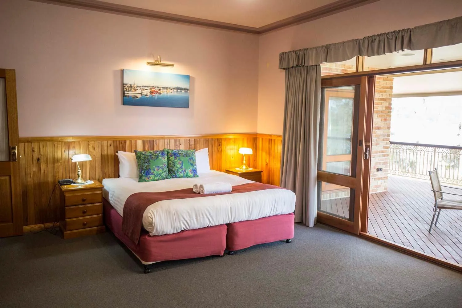 Bedroom, Bed in Robyn's Nest Lakeside Resort