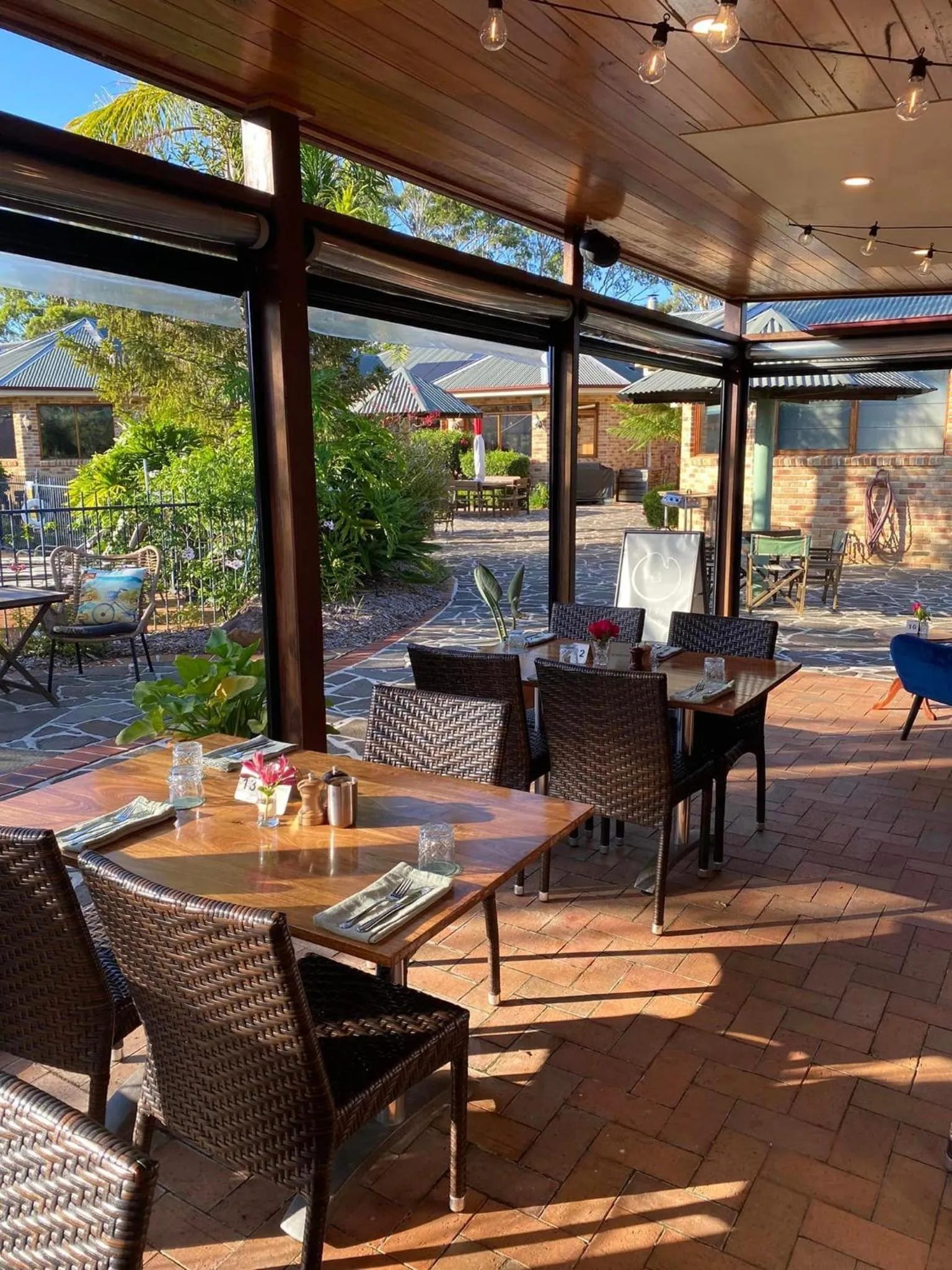 Restaurant/places to eat in Robyn's Nest Lakeside Resort