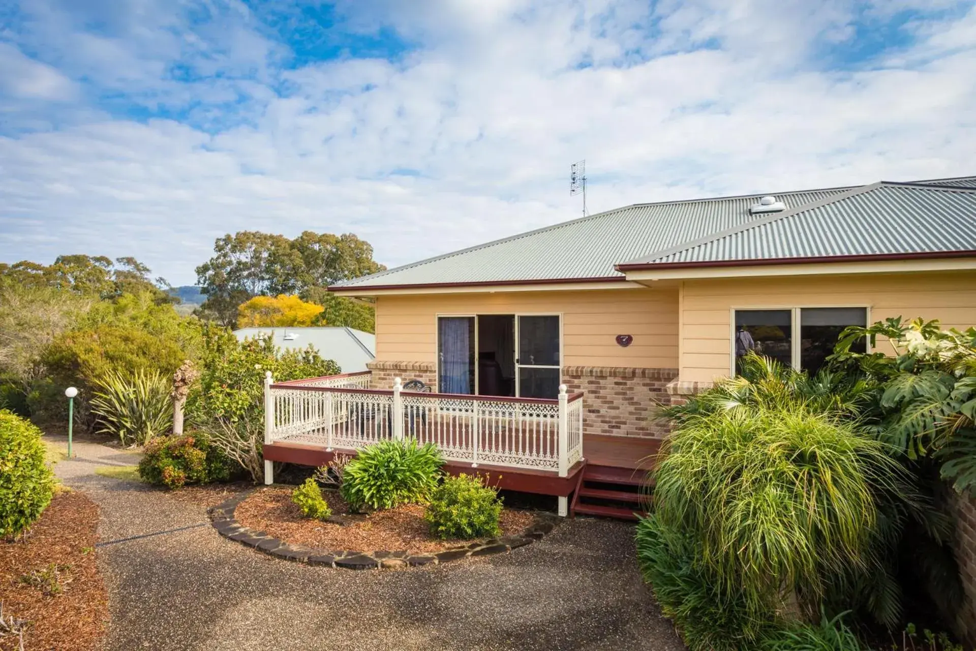 Property building in Robyn's Nest Lakeside Resort Property building in Robyn's Nest Lakeside Resort
