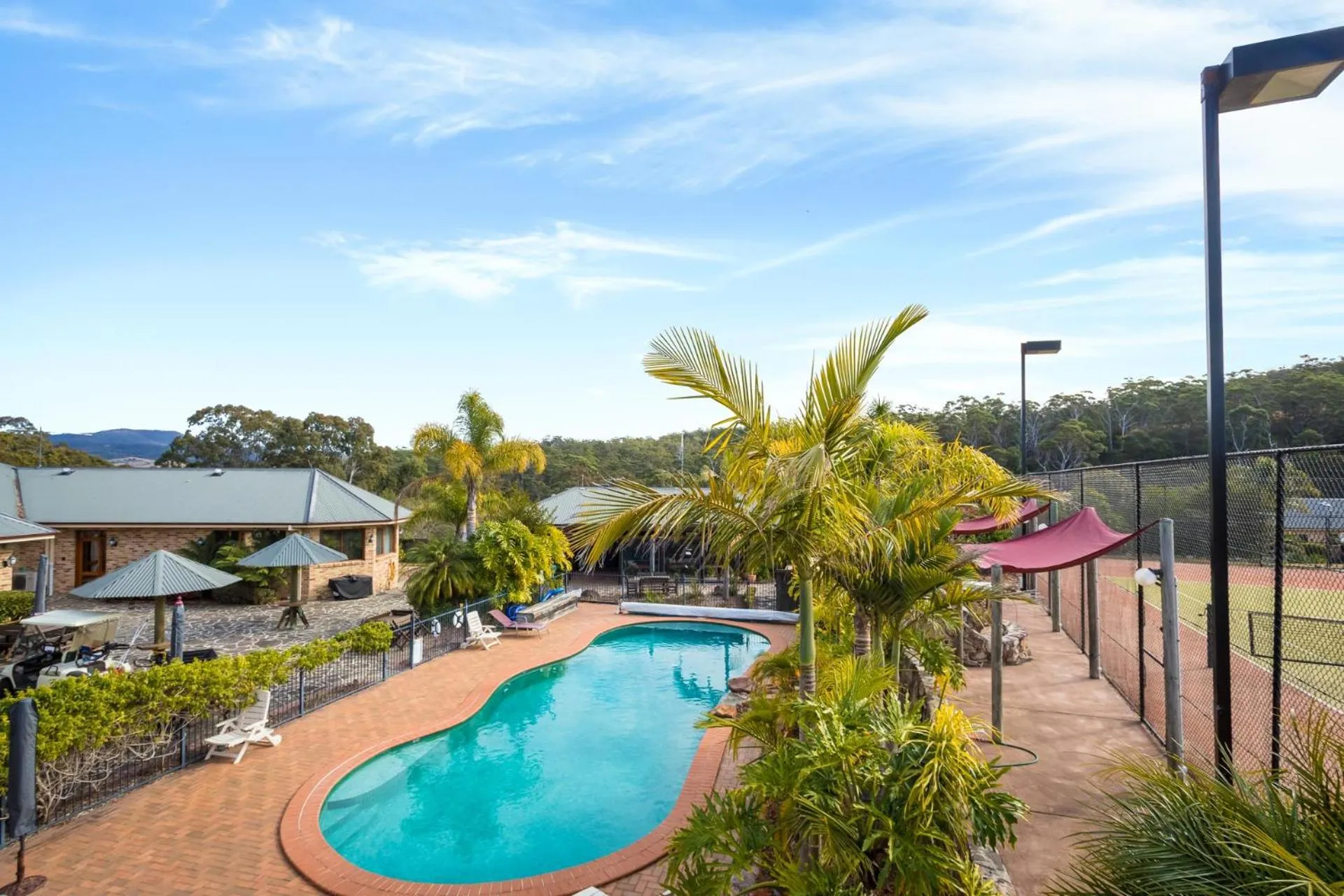 Swimming pool in Robyn's Nest Lakeside Resort