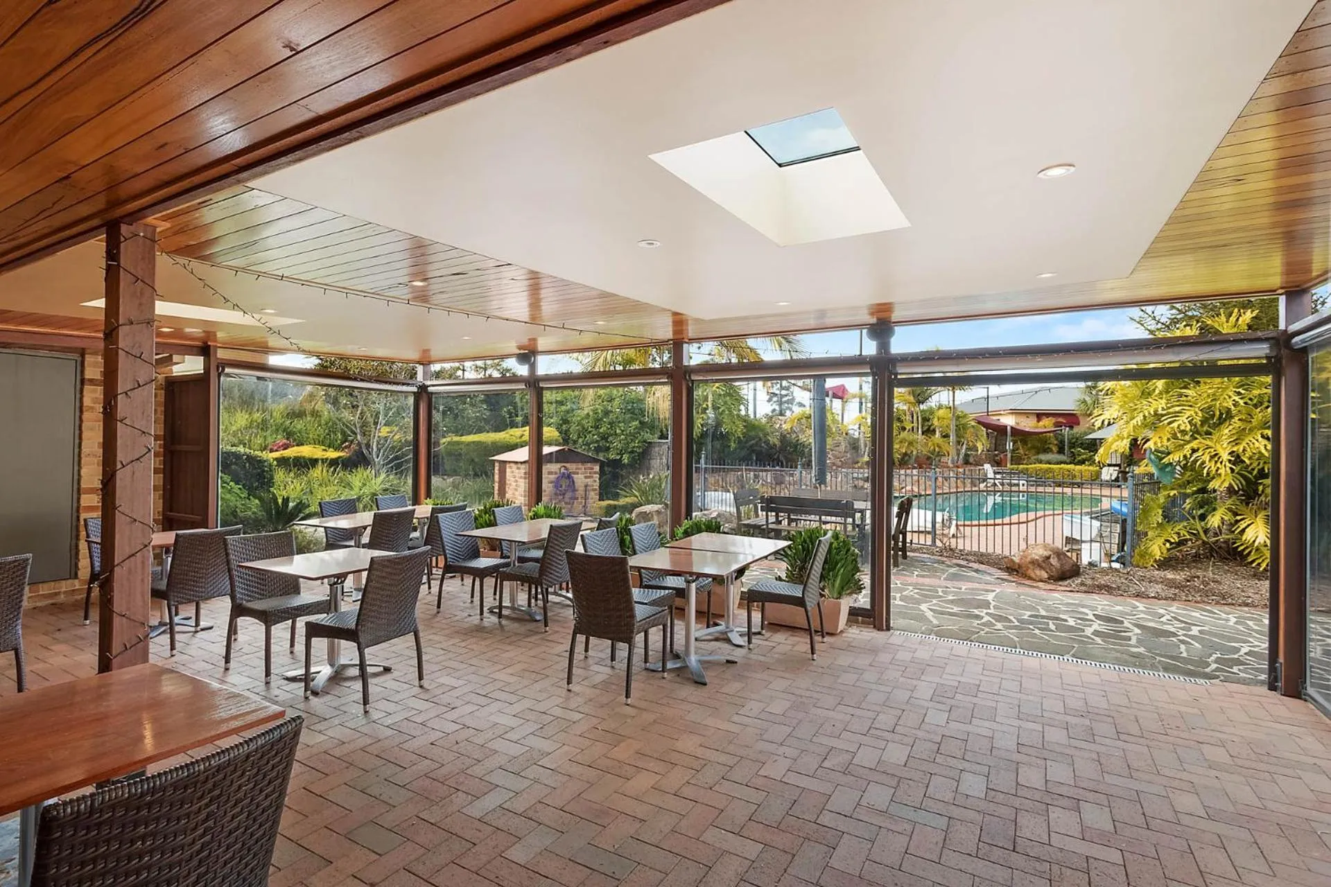 Restaurant/places to eat in Robyn's Nest Lakeside Resort