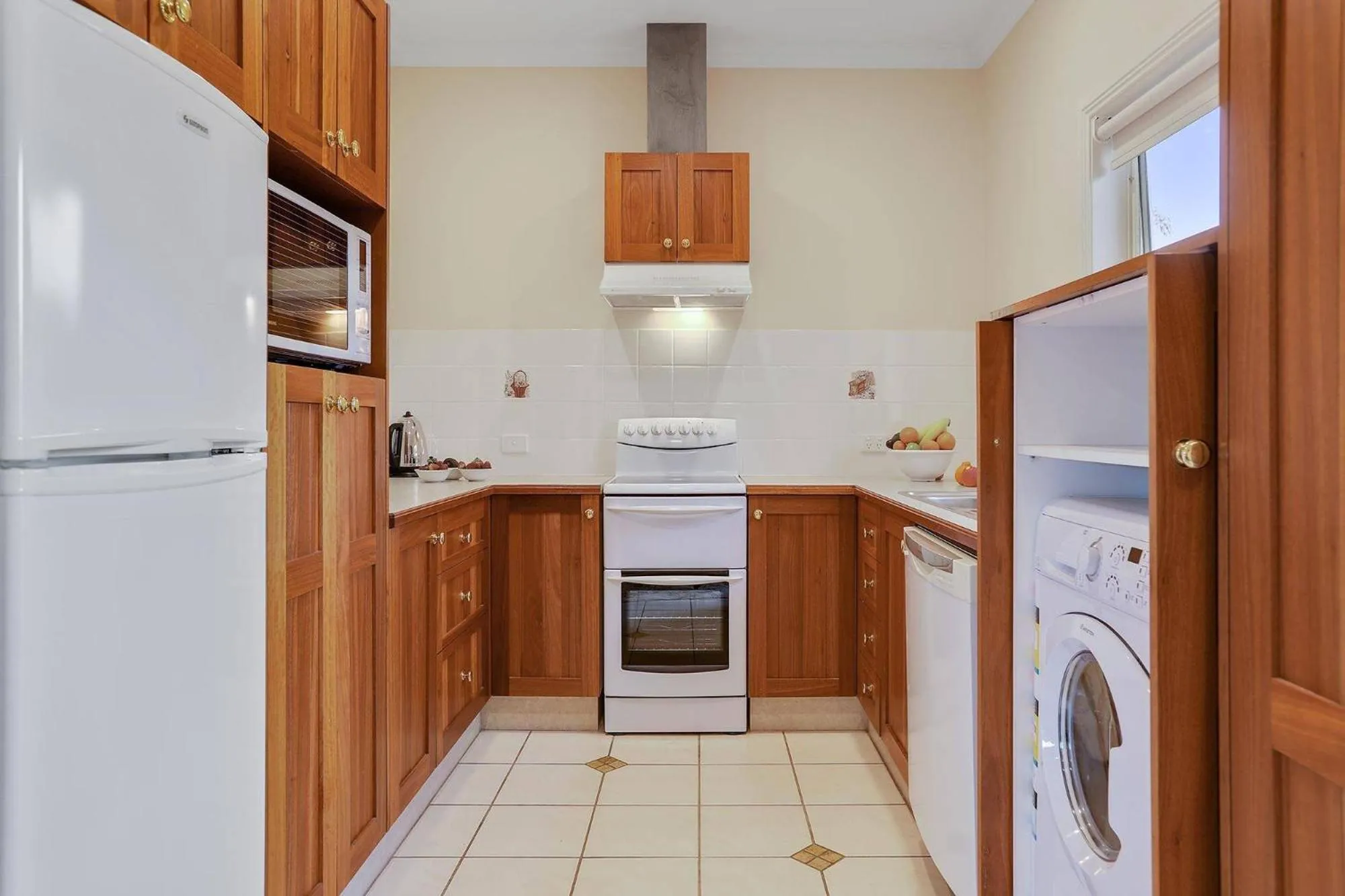 Kitchen or kitchenette in Robyn's Nest Lakeside Resort