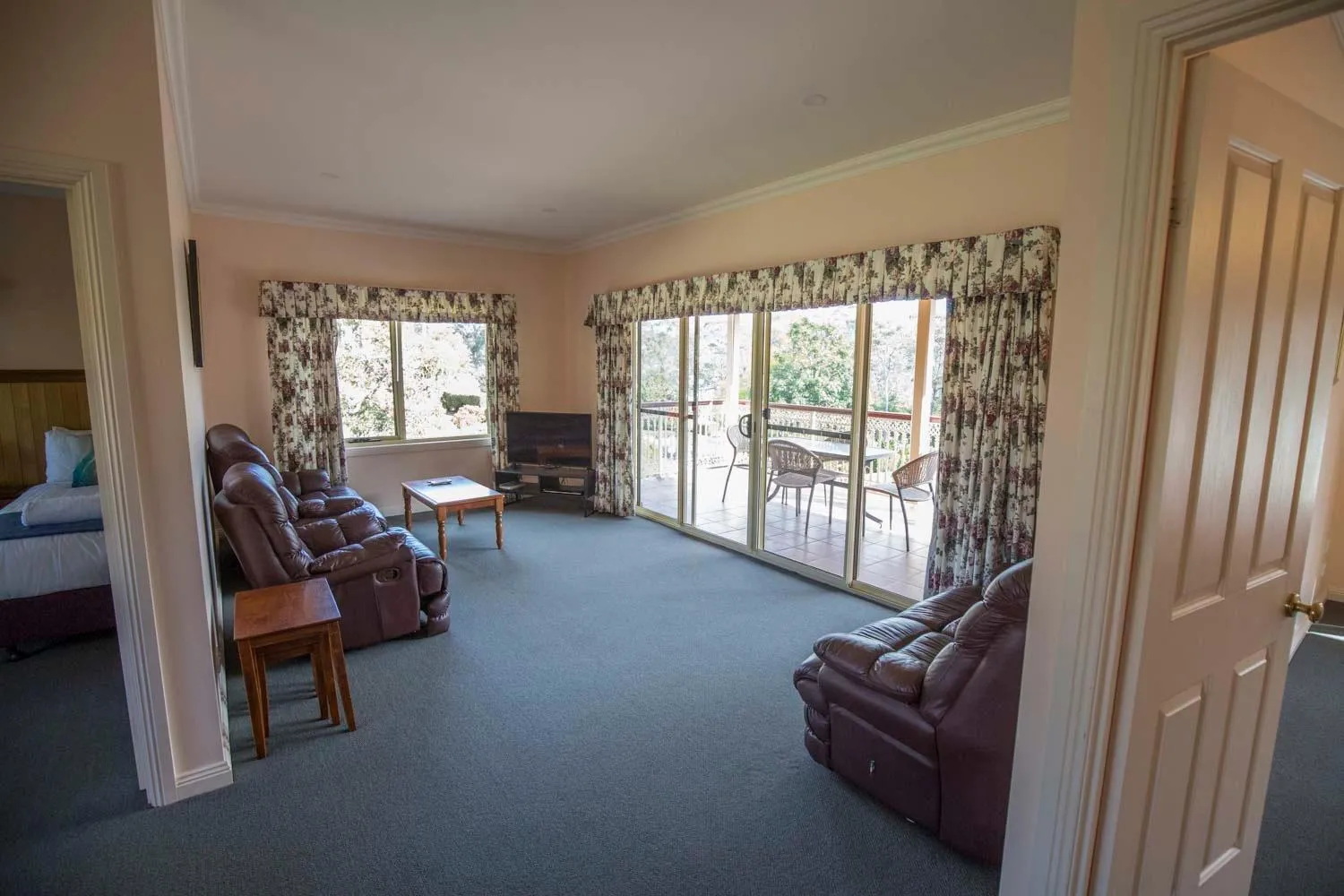 Bedroom in Robyn's Nest Lakeside Resort