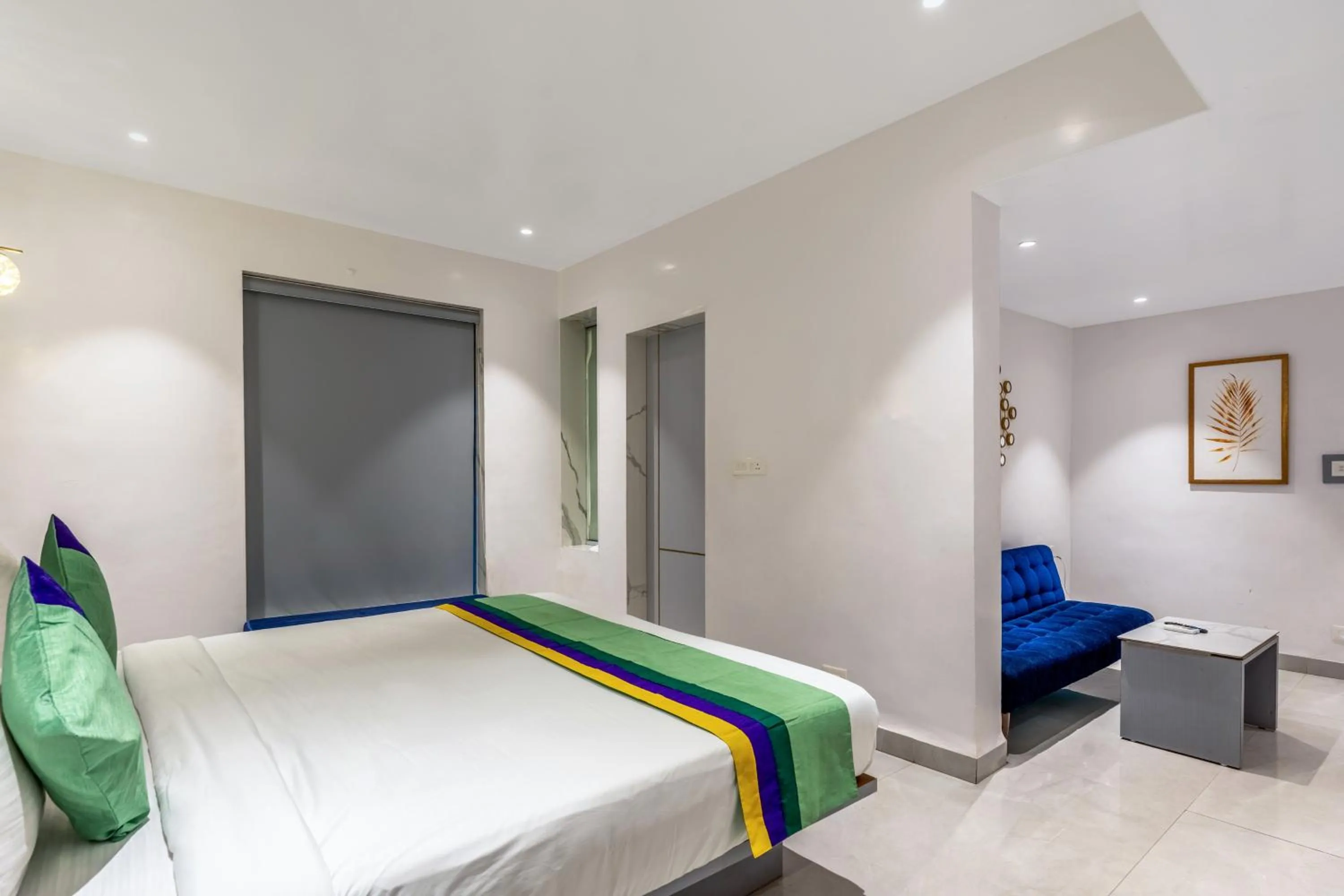 Bedroom, Bed in Treebo Sunheads