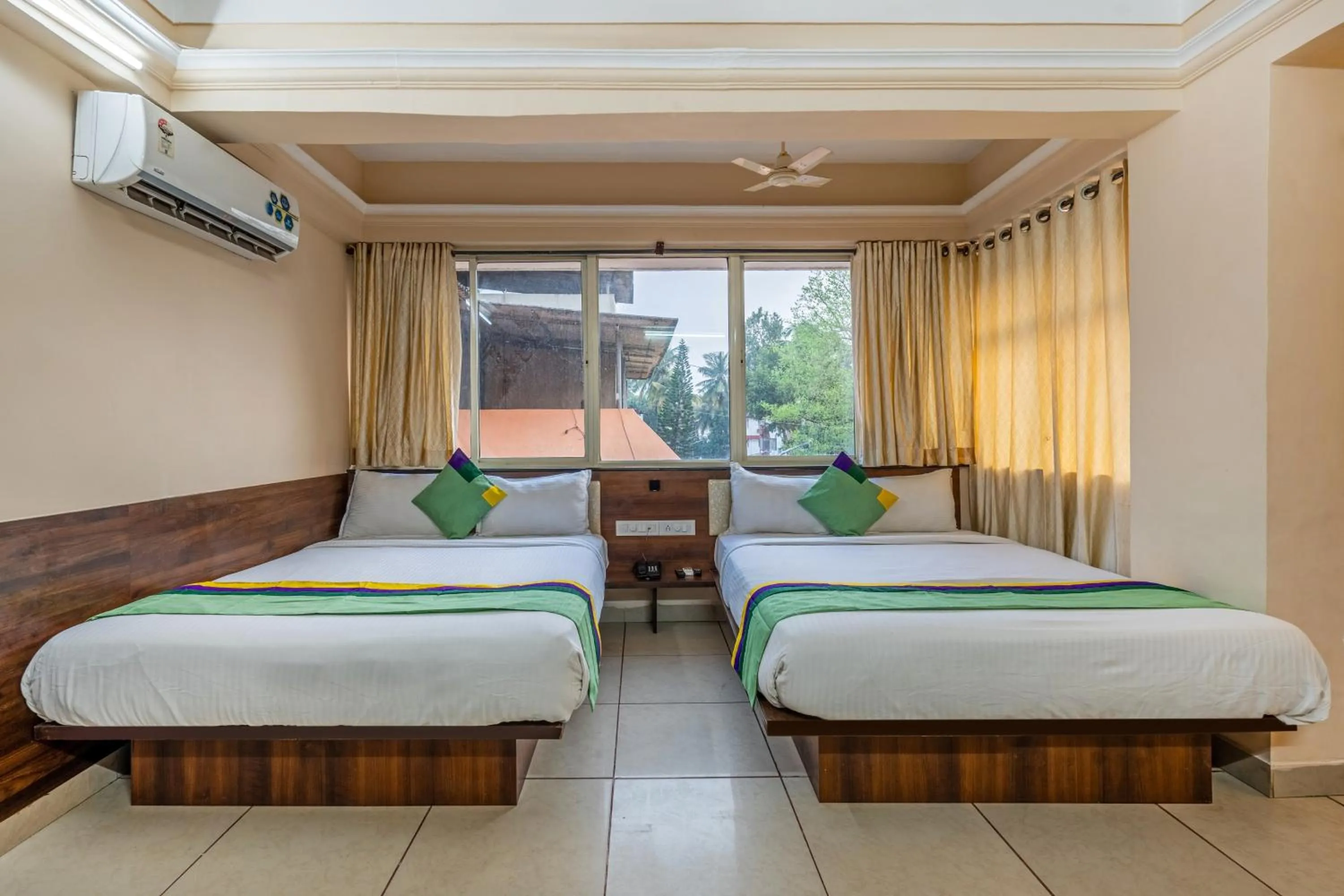 Bedroom, Bed in Treebo Sunheads