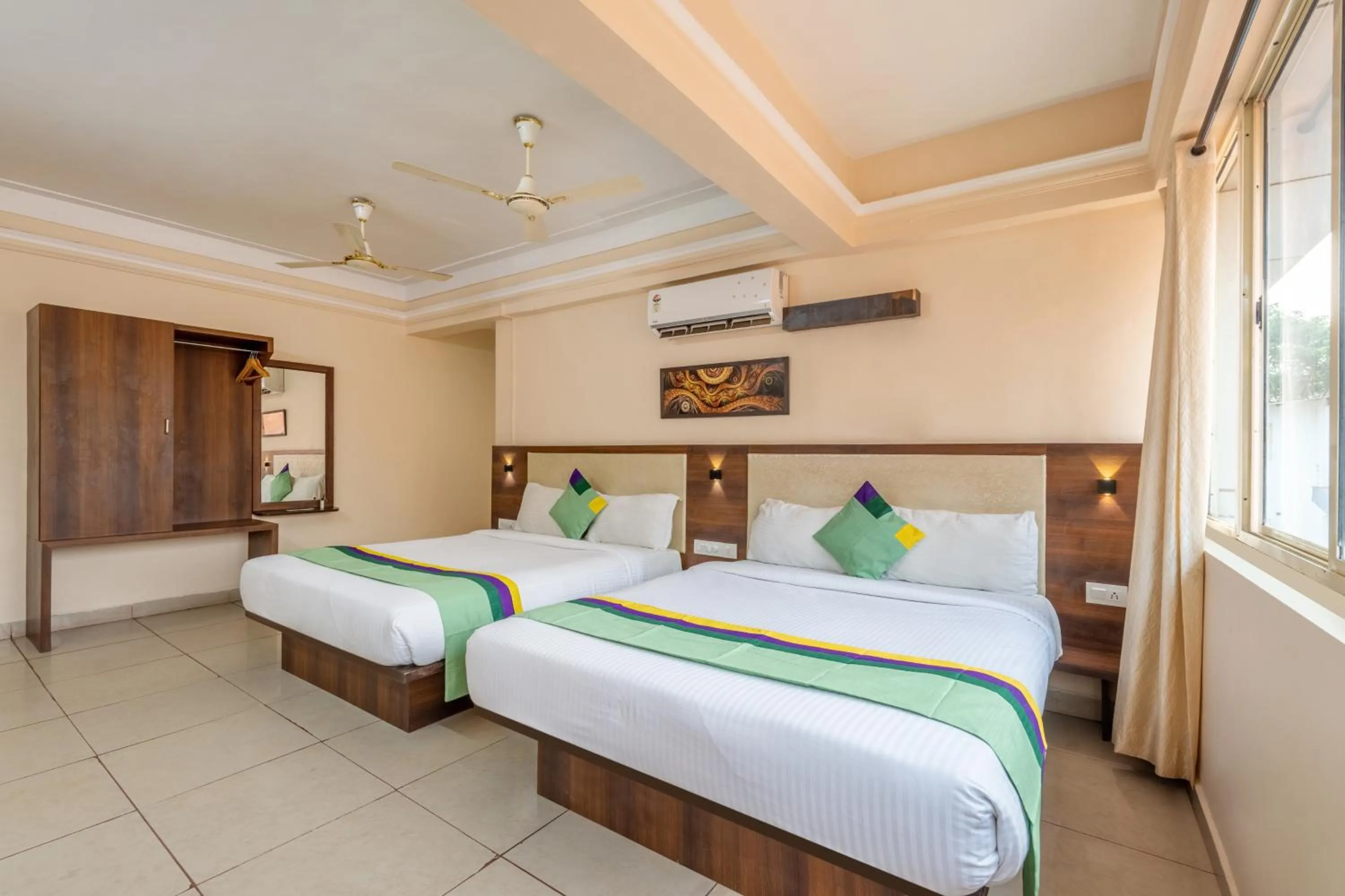 Bedroom, Bed in Treebo Sunheads