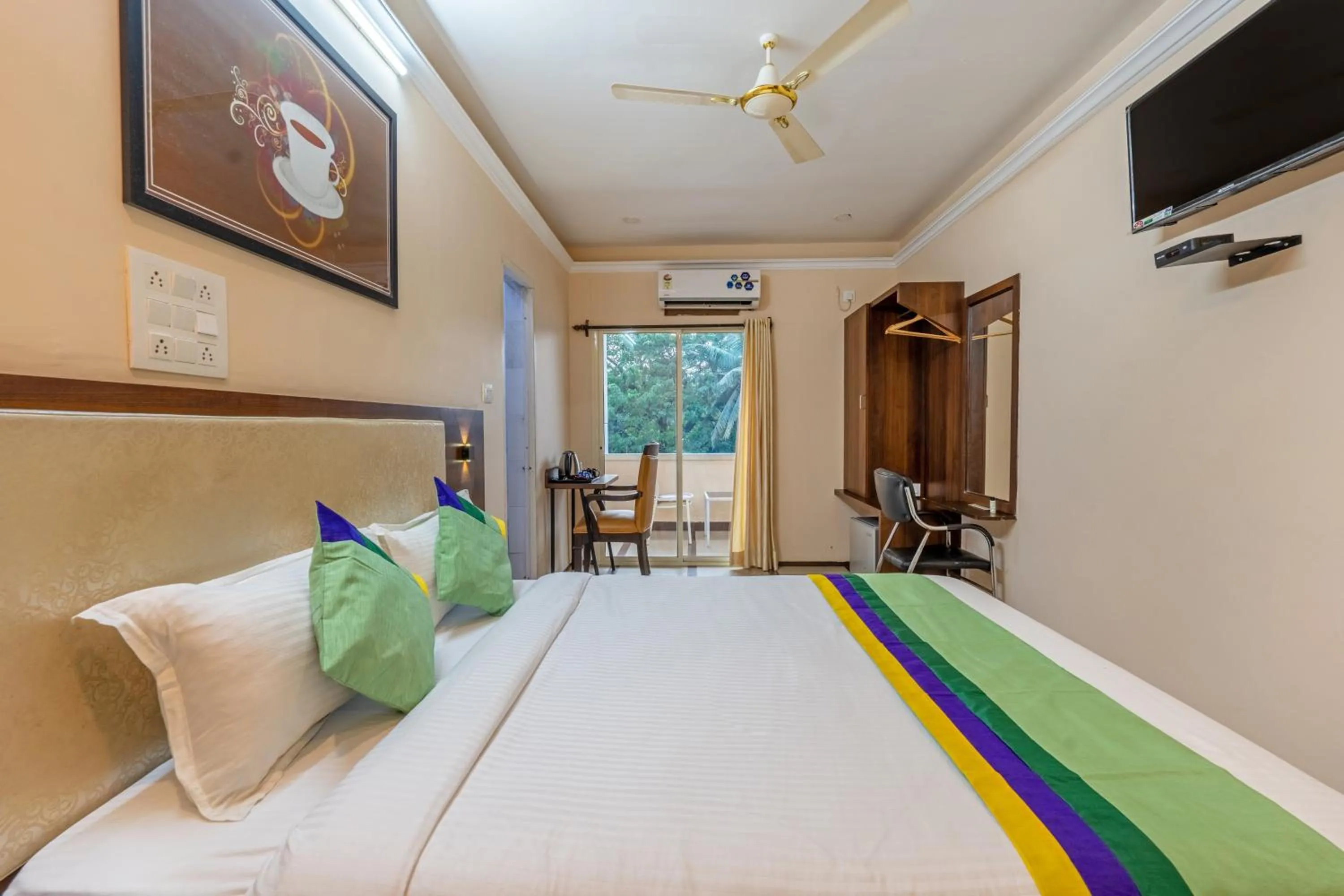 Bedroom, Bed in Treebo Sunheads