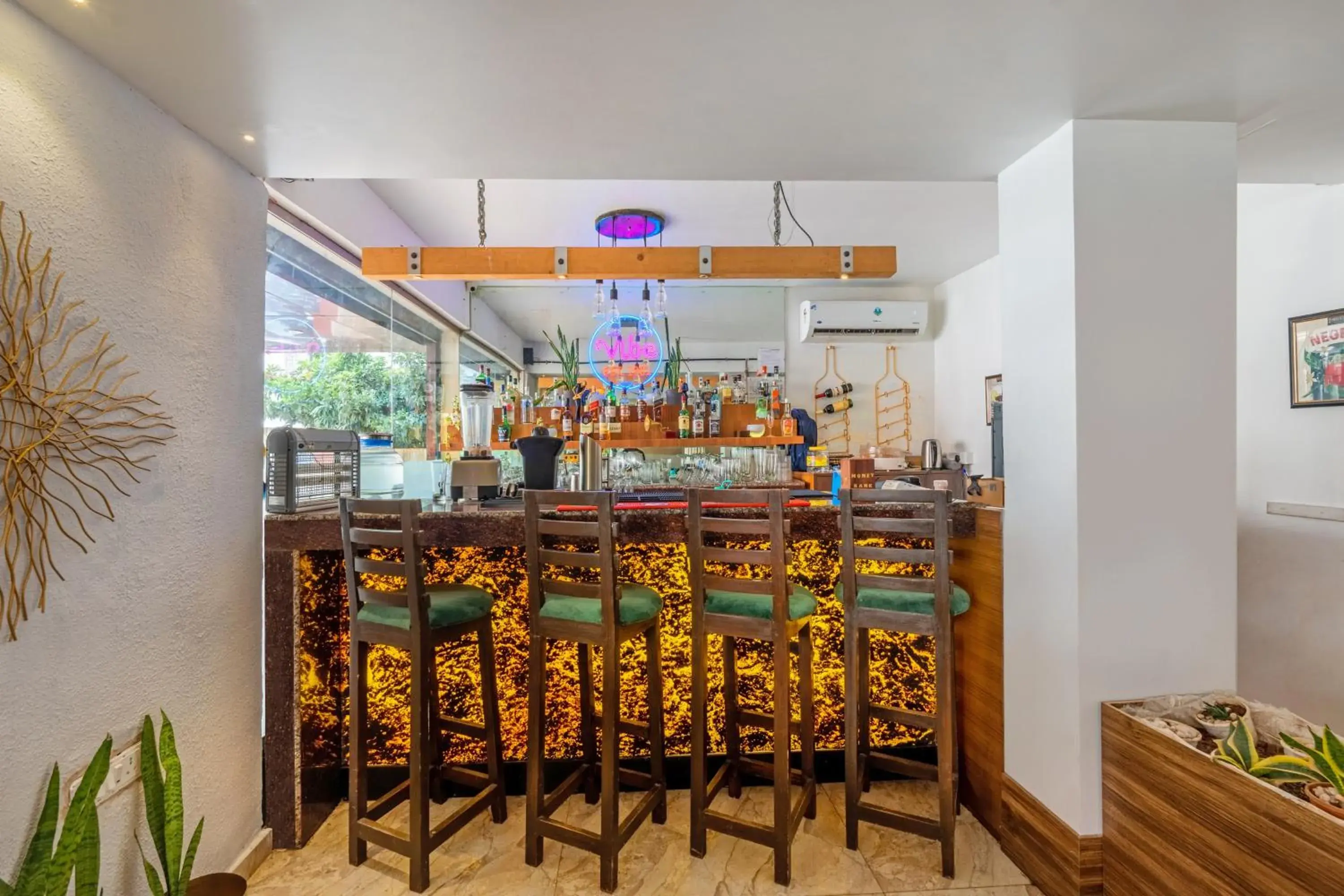 Lounge or bar in Treebo Sunheads Lounge or bar in Treebo Sunheads