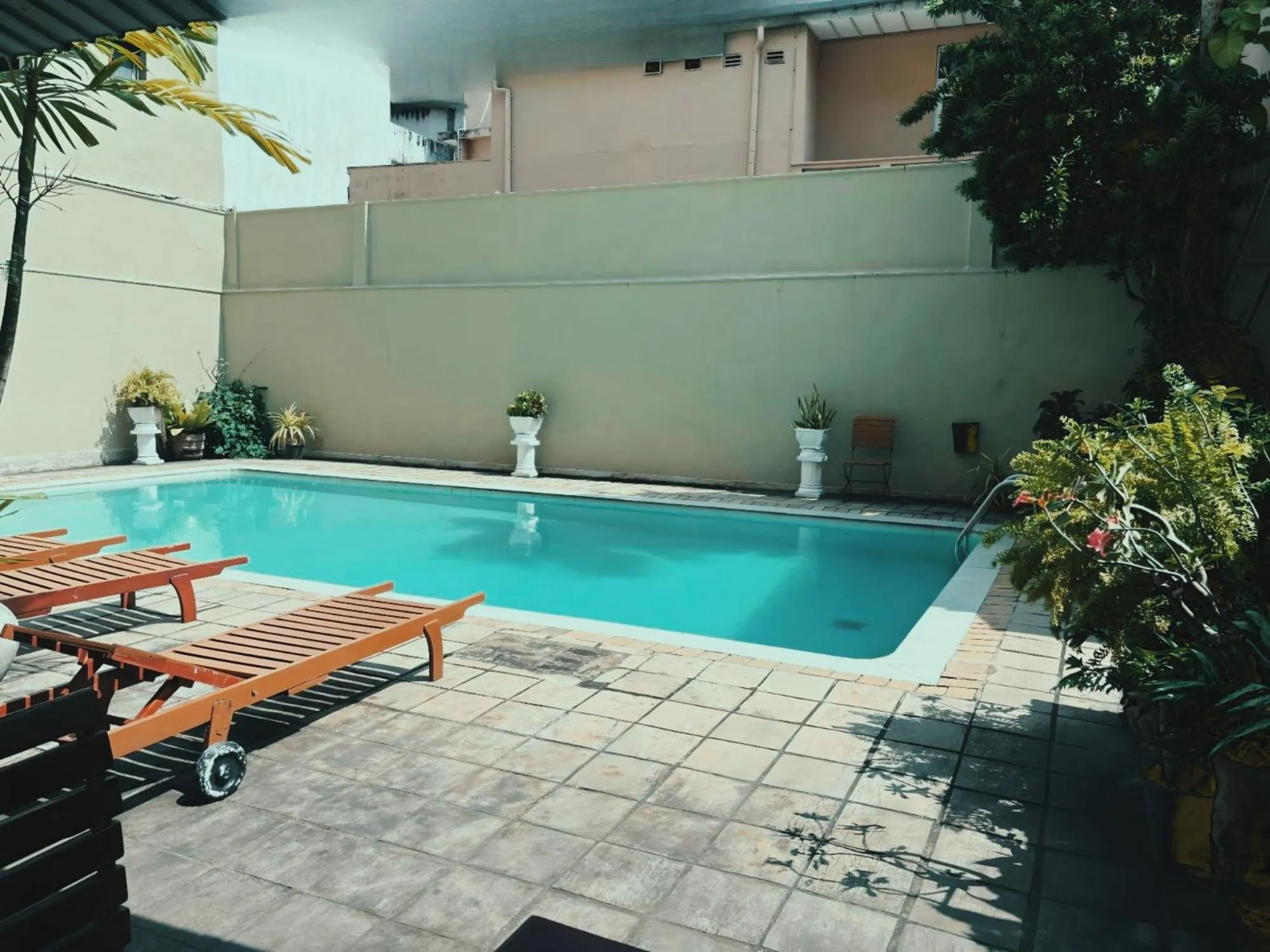 Swimming pool in Hotel Janaki