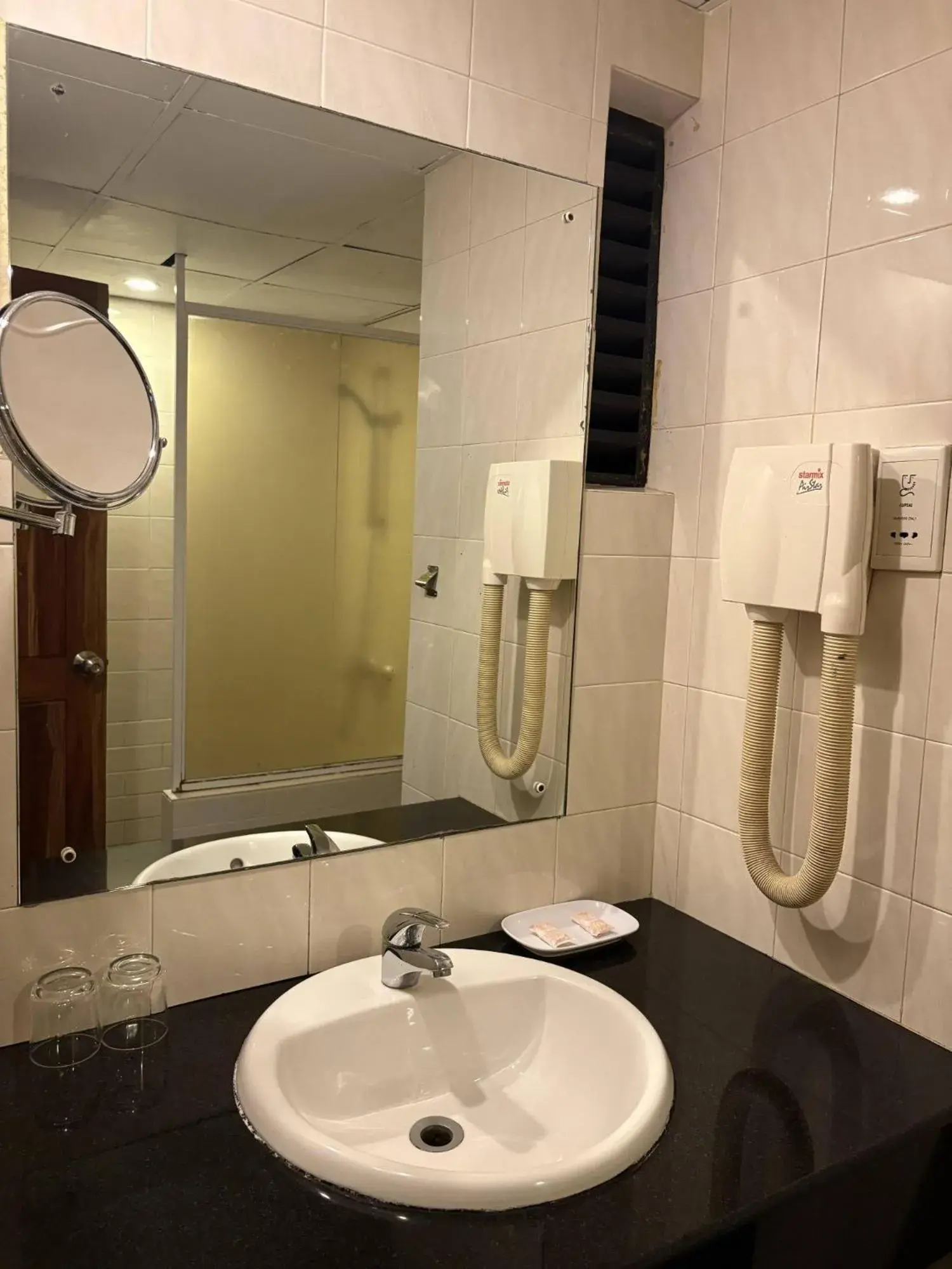 Bathroom in Hotel Janaki Bathroom in Hotel Janaki