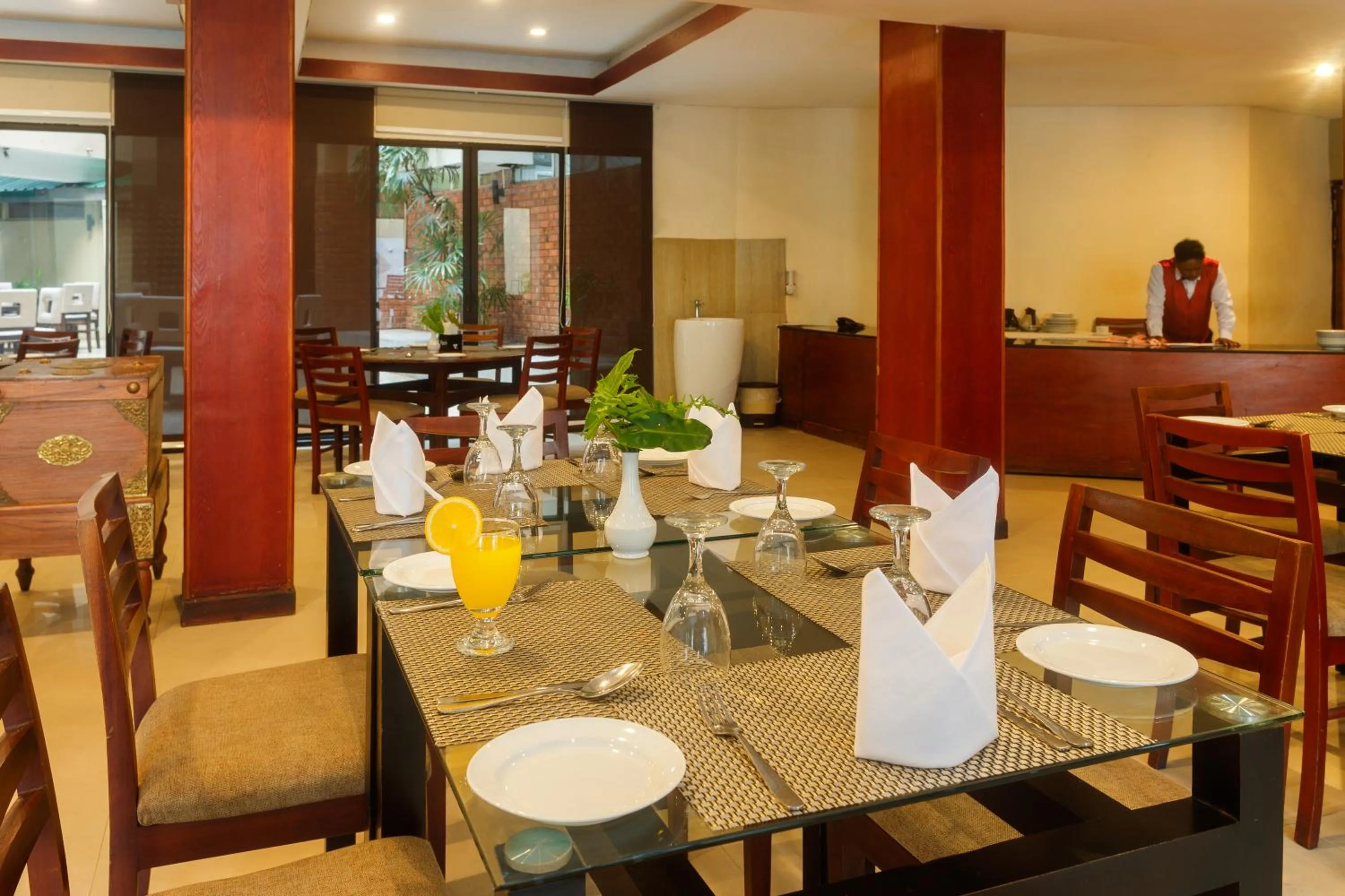 Restaurant/places to eat in Hotel Janaki