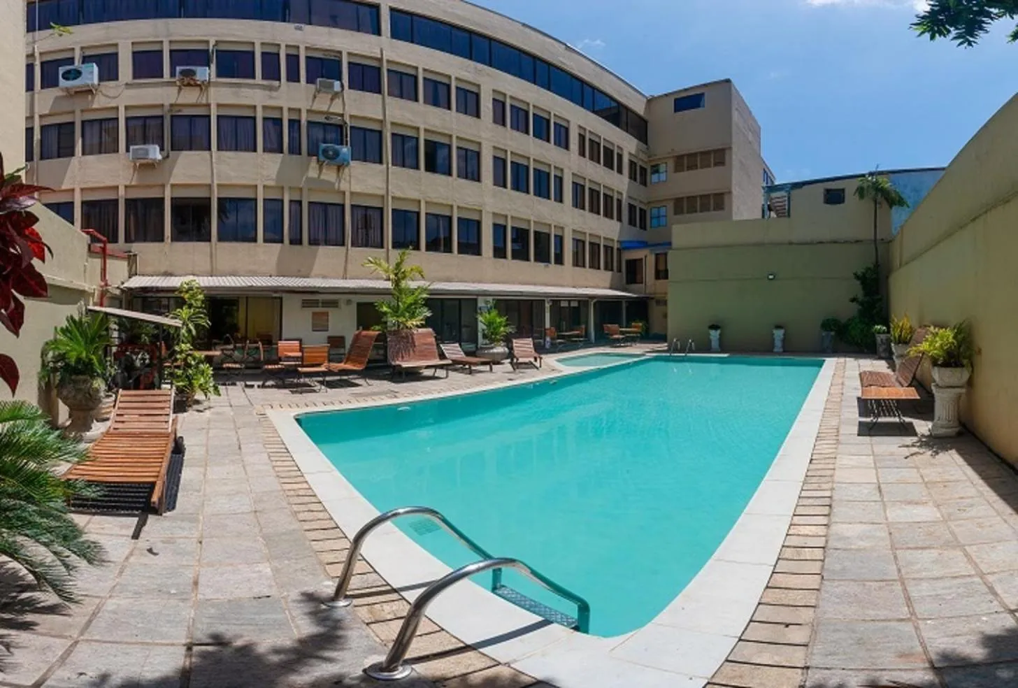 Swimming pool in Hotel Janaki