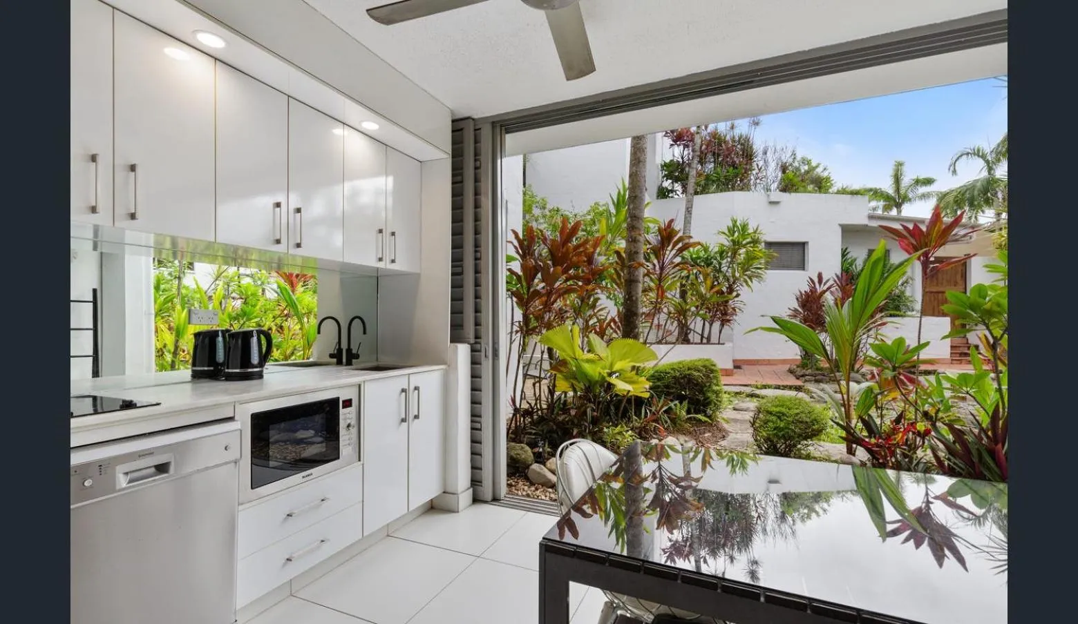 Kitchen or kitchenette in Club Tropical Resort - Official Onsite Reception & Check In