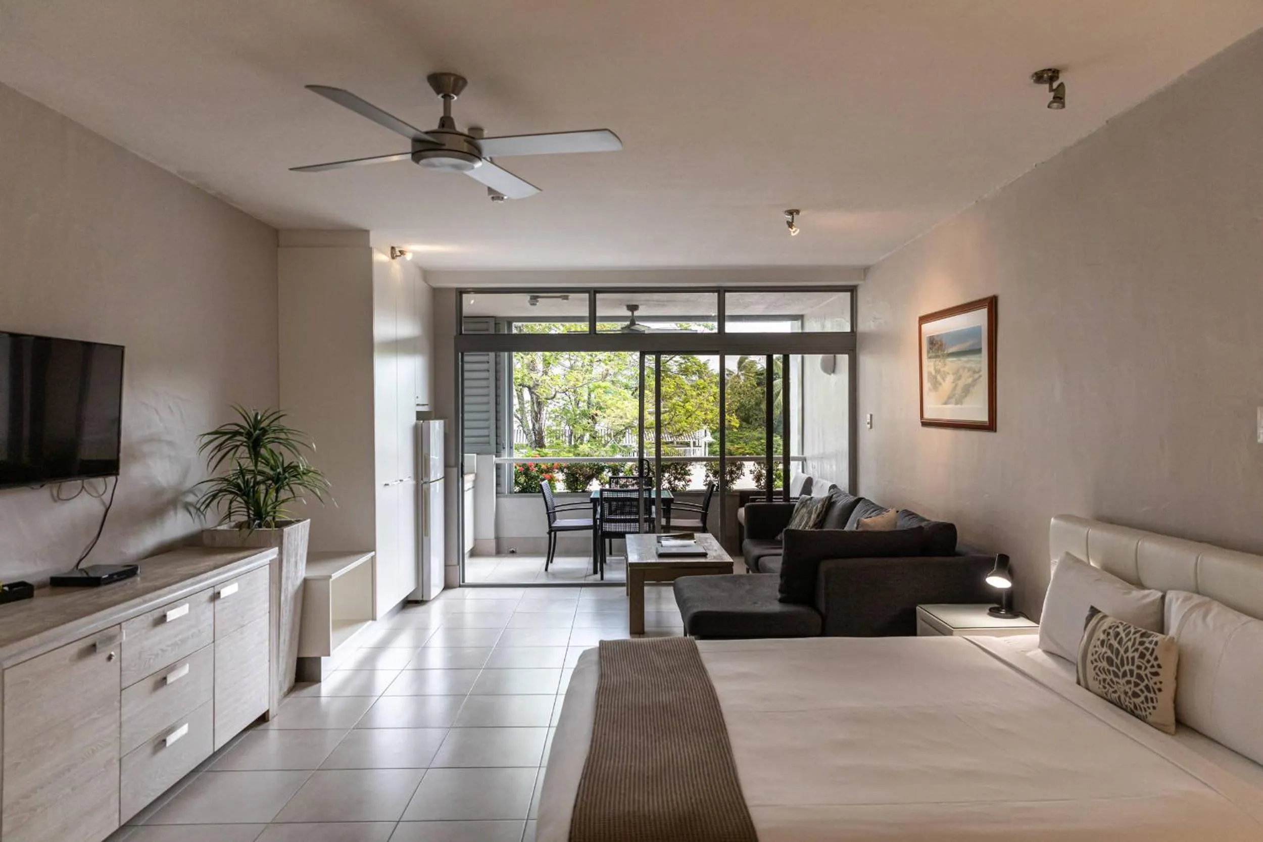 Deluxe Studio in Club Tropical Resort - Official Onsite Reception & Check In