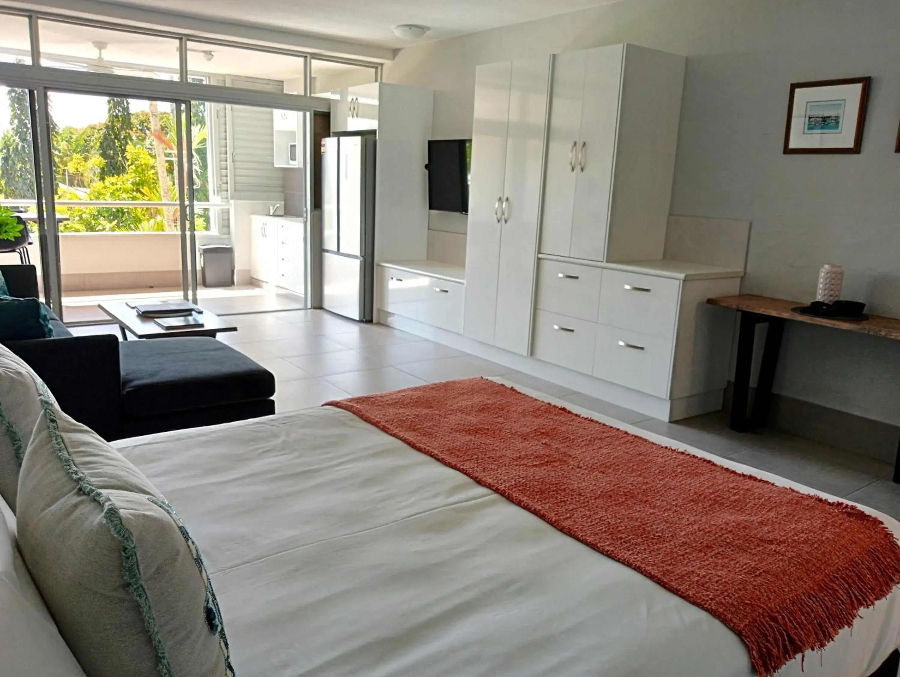 Deluxe Studio in Club Tropical Resort - Official Onsite Reception & Check In Deluxe Studio in Club Tropical Resort - Official Onsite Reception & Check In