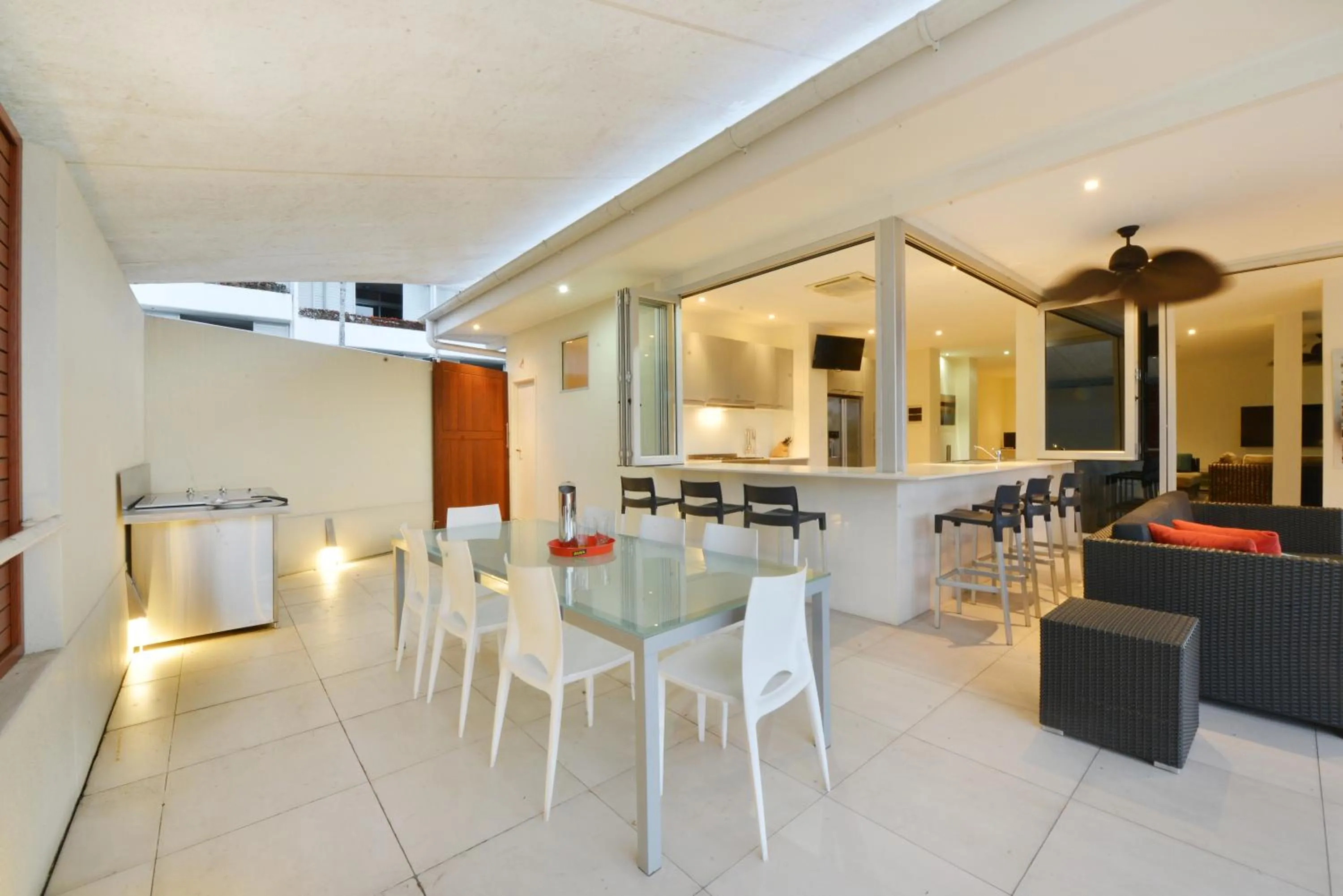 Kitchen or kitchenette in Club Tropical Resort - Official Onsite Reception & Check In