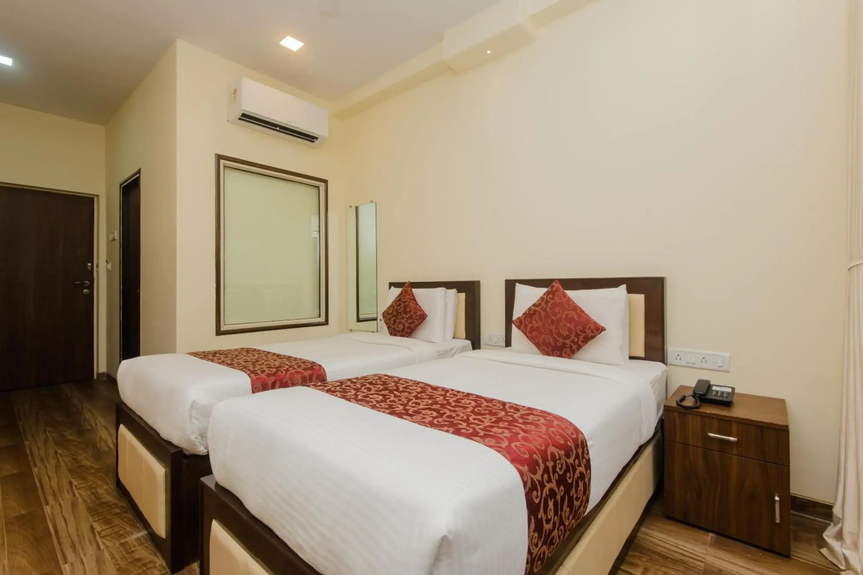 Hotel O Divine Residency Near Phoenix Marketcity Hotel O Divine Residency Near Phoenix Marketcity