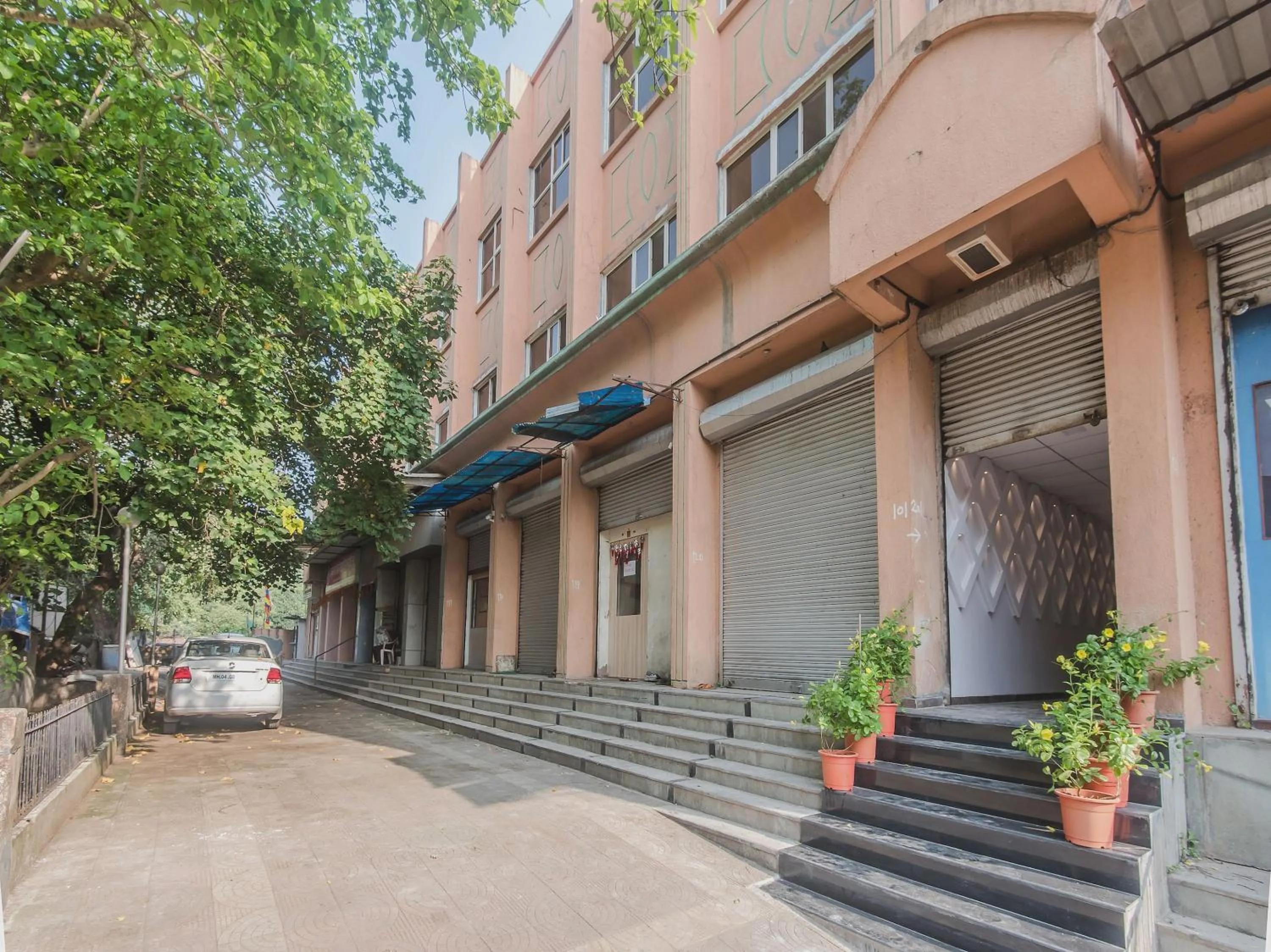 Facade/entrance in Hotel O Divine Residency Near Phoenix Marketcity