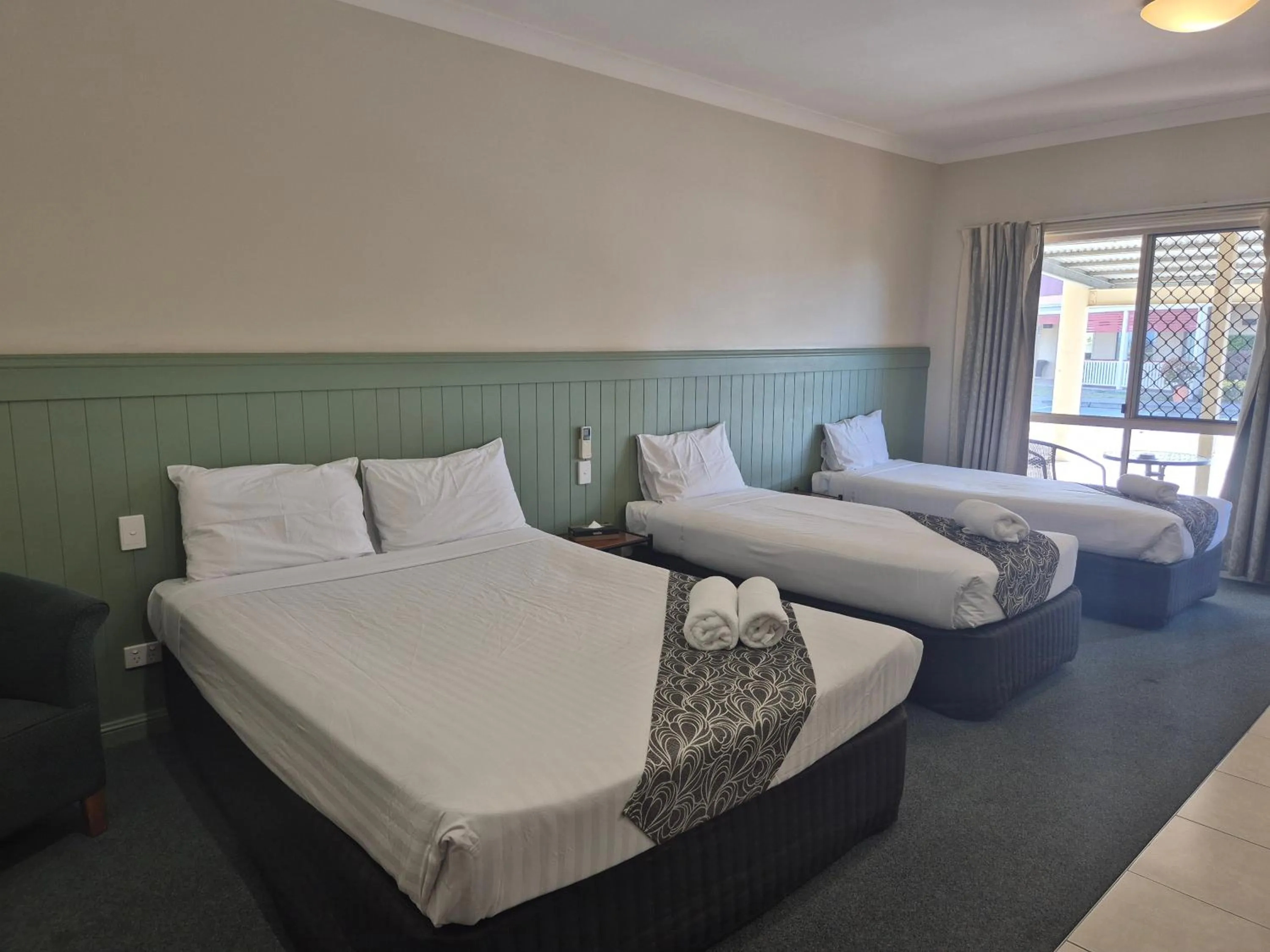Bed in Pittsworth Motor Inn