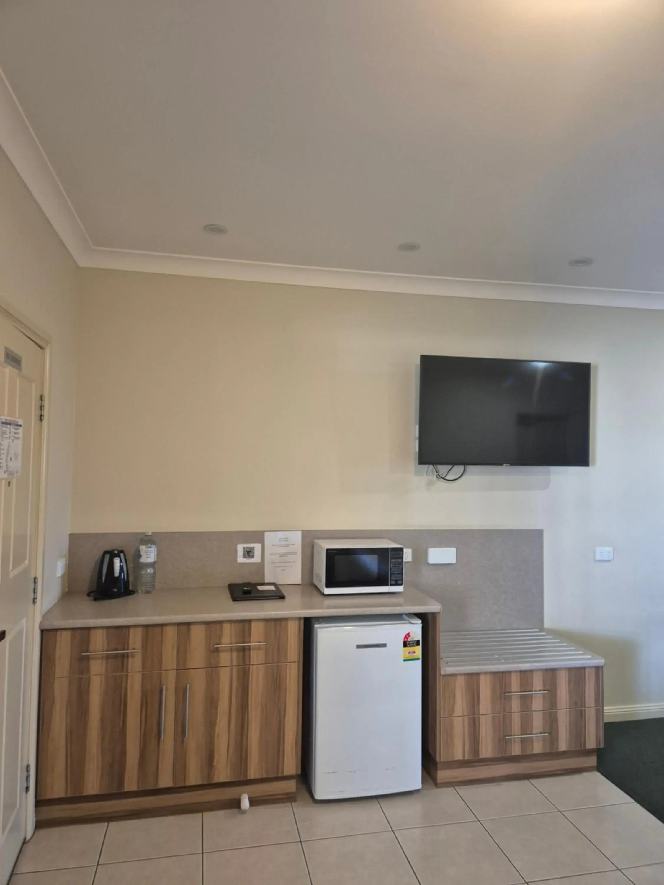 Twin Room - Disability Access in Pittsworth Motor Inn Twin Room - Disability Access in Pittsworth Motor Inn