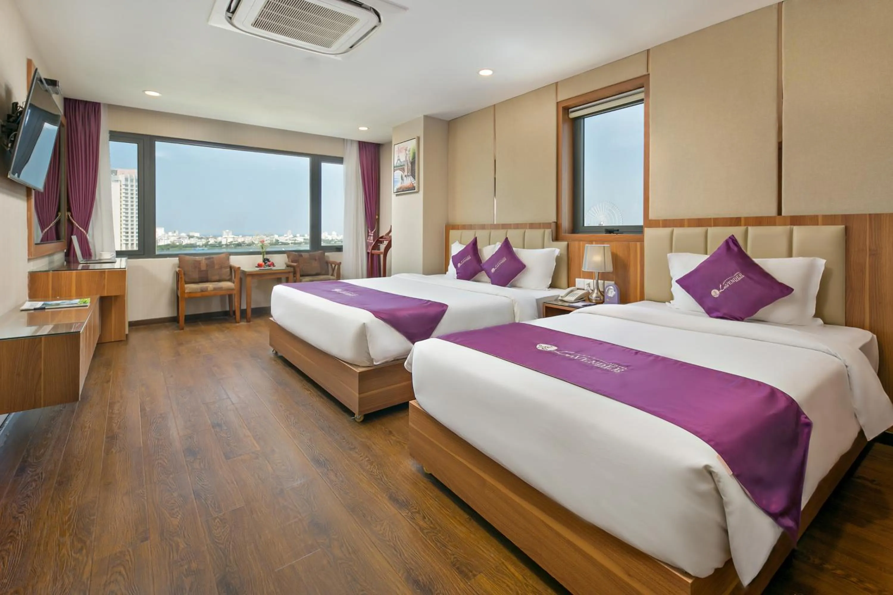 Photo of the whole room, Bed in Lavender Riverside Hotel