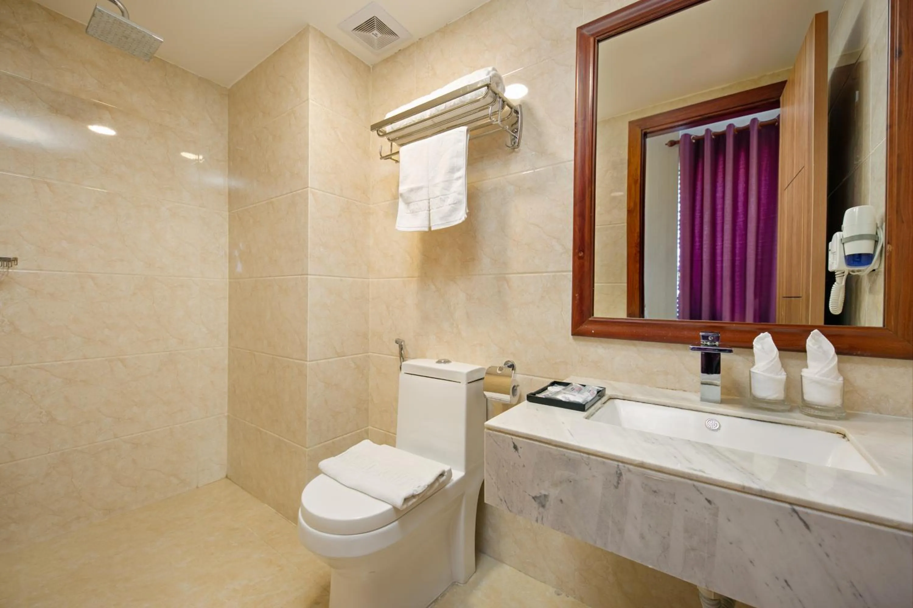 Shower in Lavender Riverside Hotel