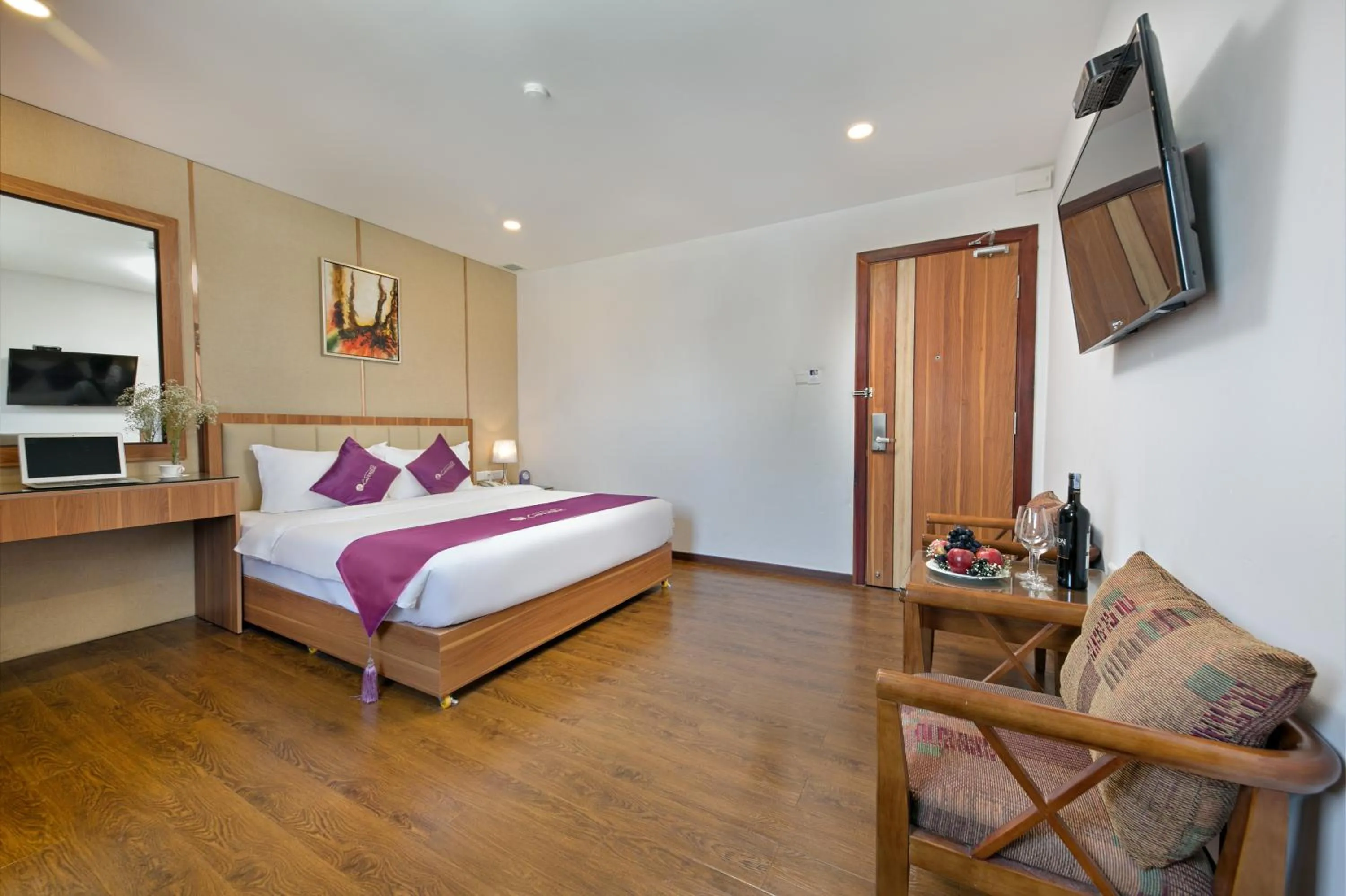 Photo of the whole room, Bed in Lavender Riverside Hotel