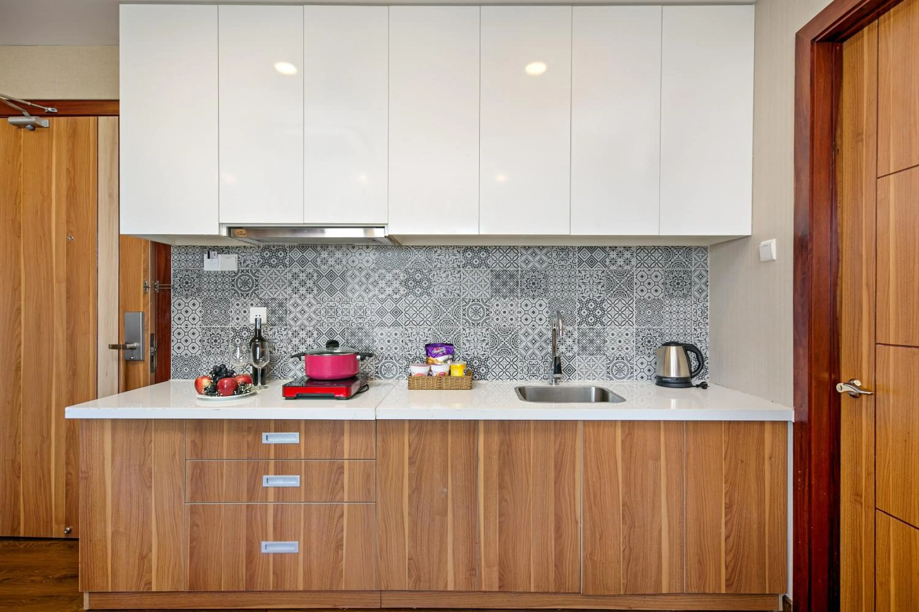 Kitchen or kitchenette in Lavender Riverside Hotel