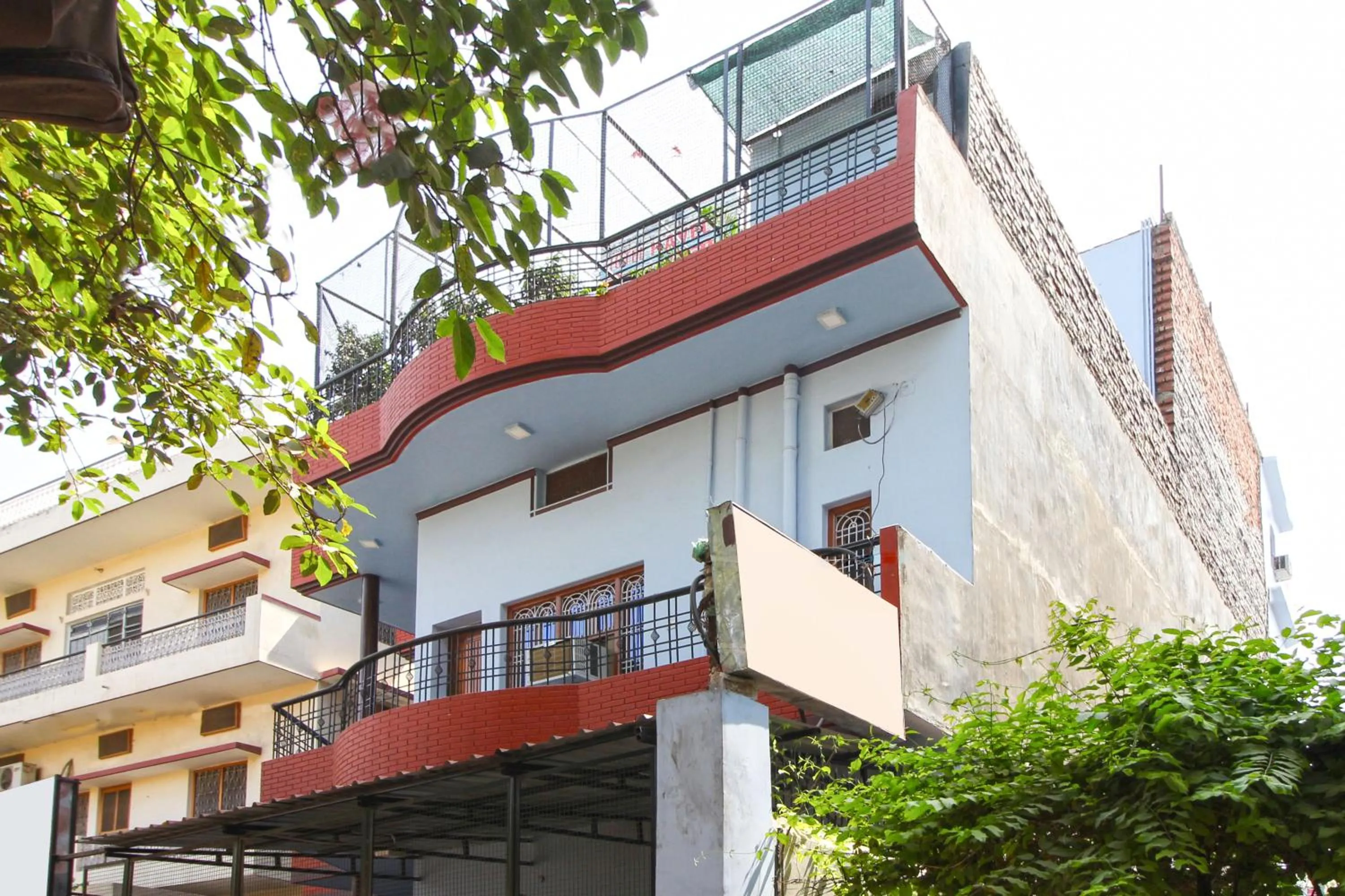 Facade/entrance in Hotel O Haveli Inn