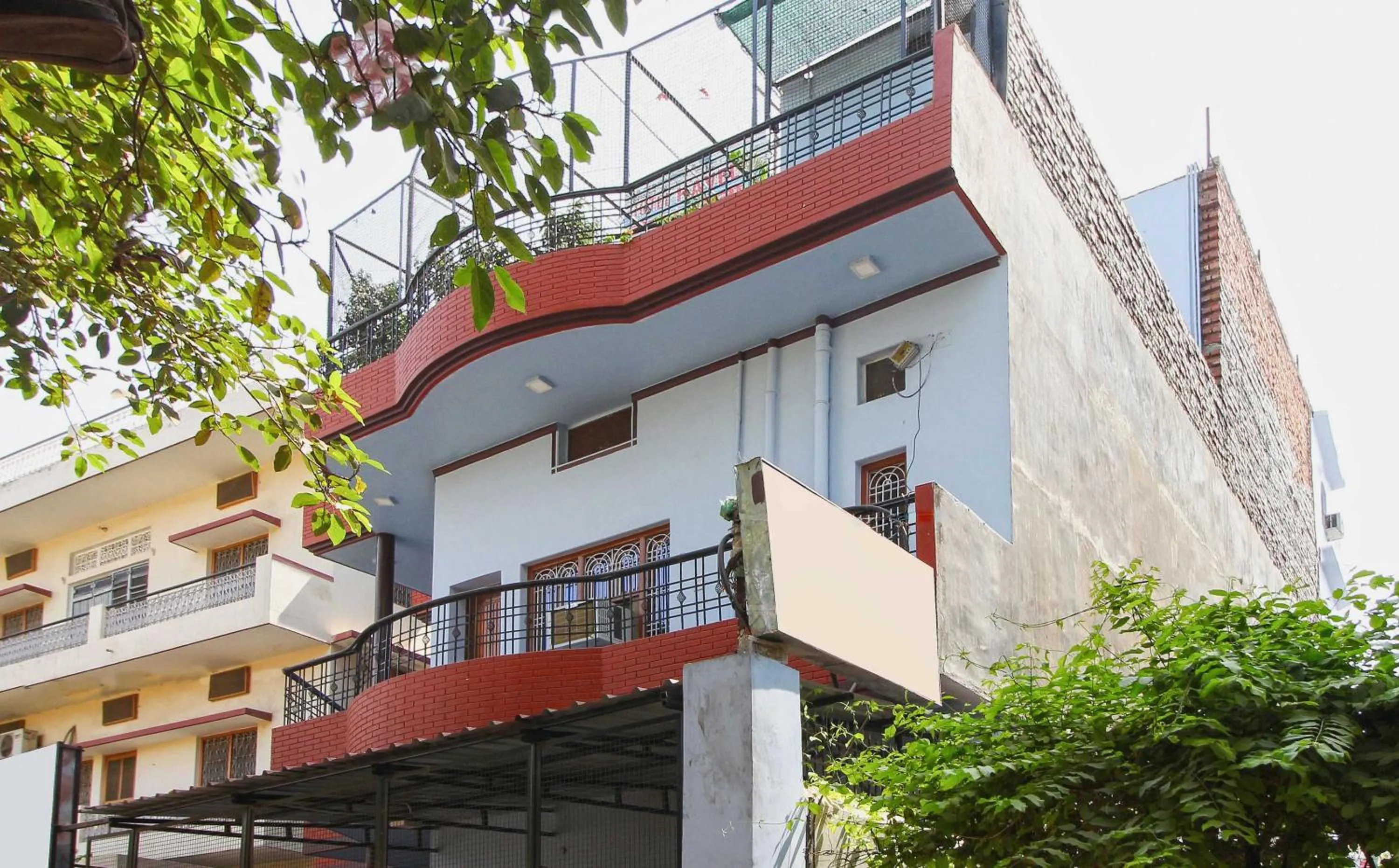 Facade/entrance in Hotel O Haveli Inn