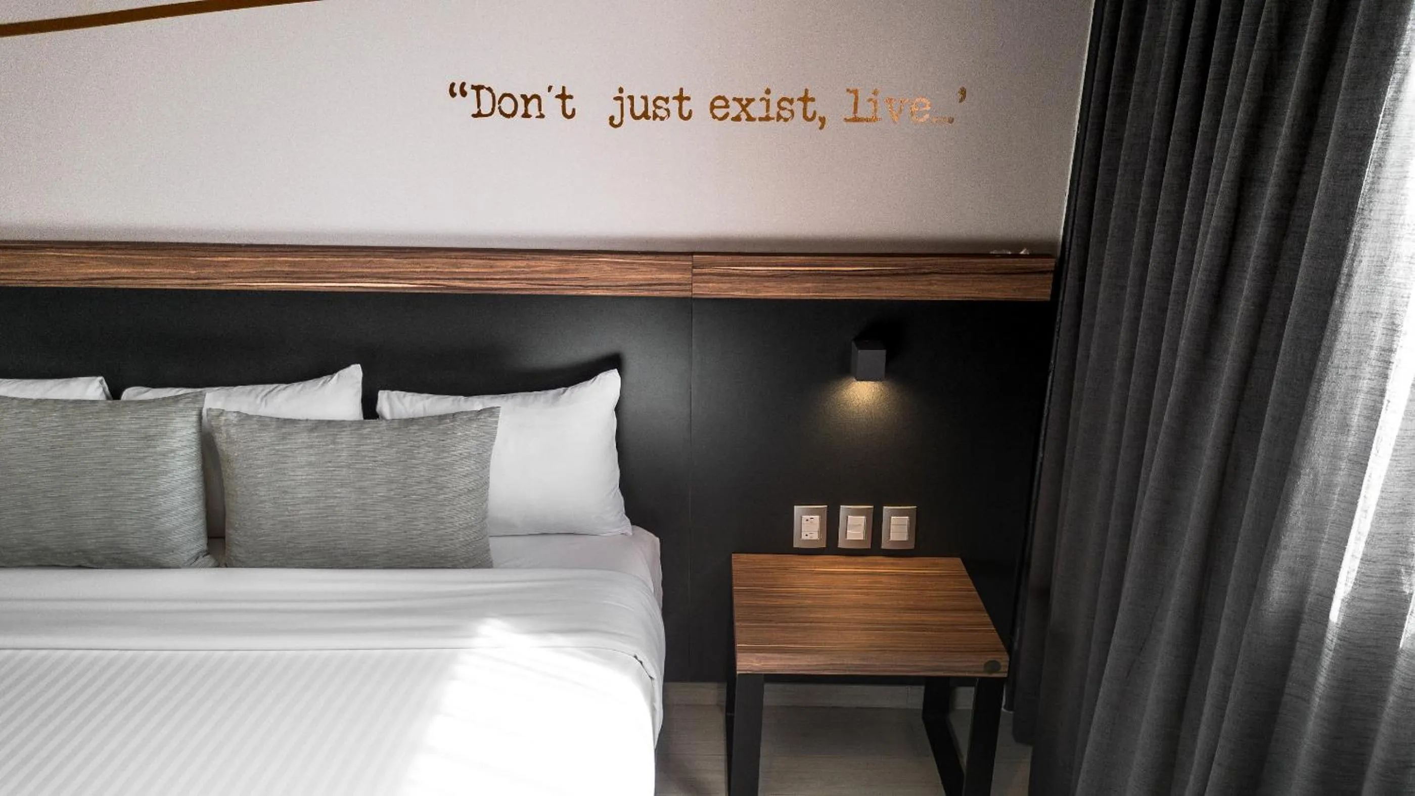 Photo of the whole room, Bed in Bedford Hotel