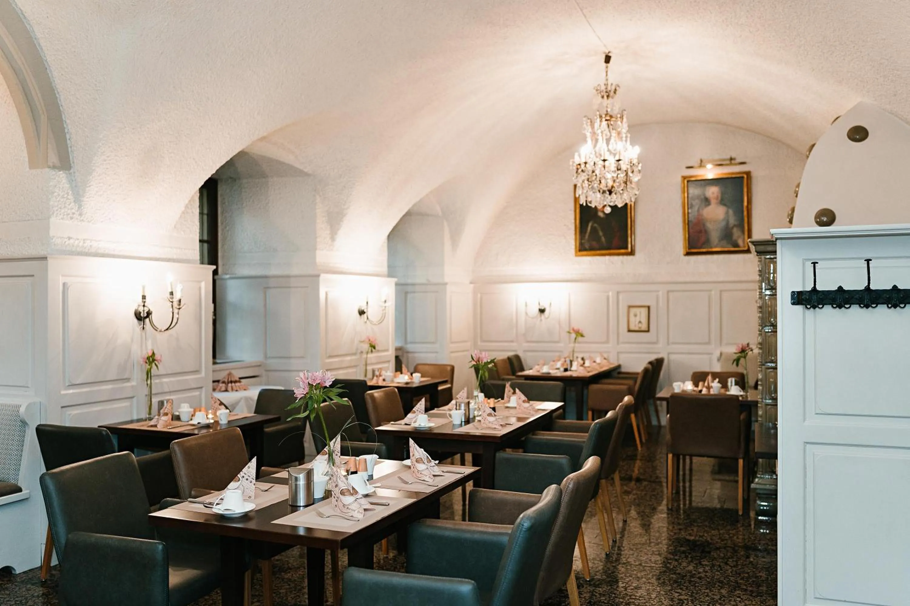 Restaurant/places to eat in Hotel Schloss Lehen
