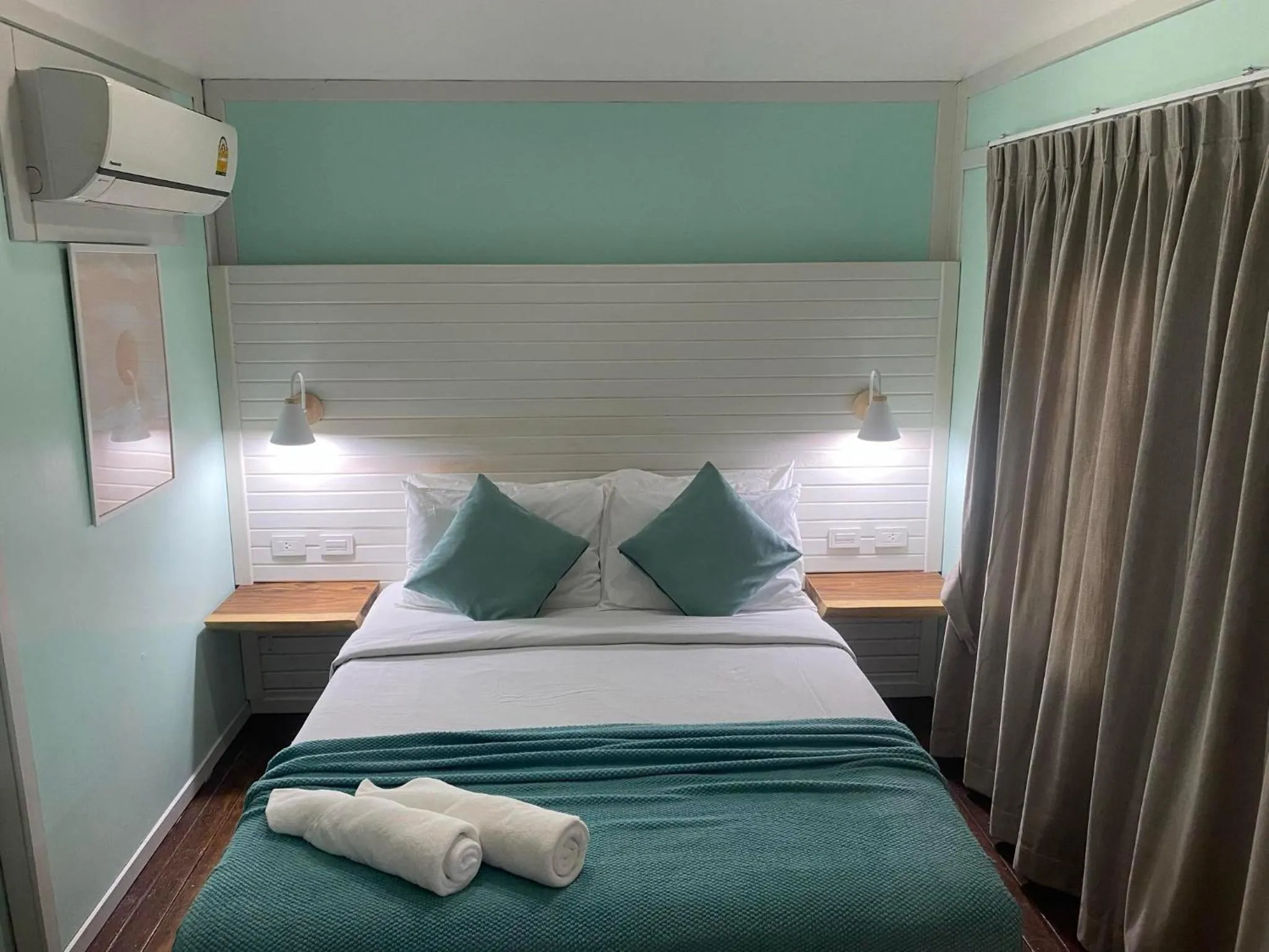 Bed in Phangan Beach Resort