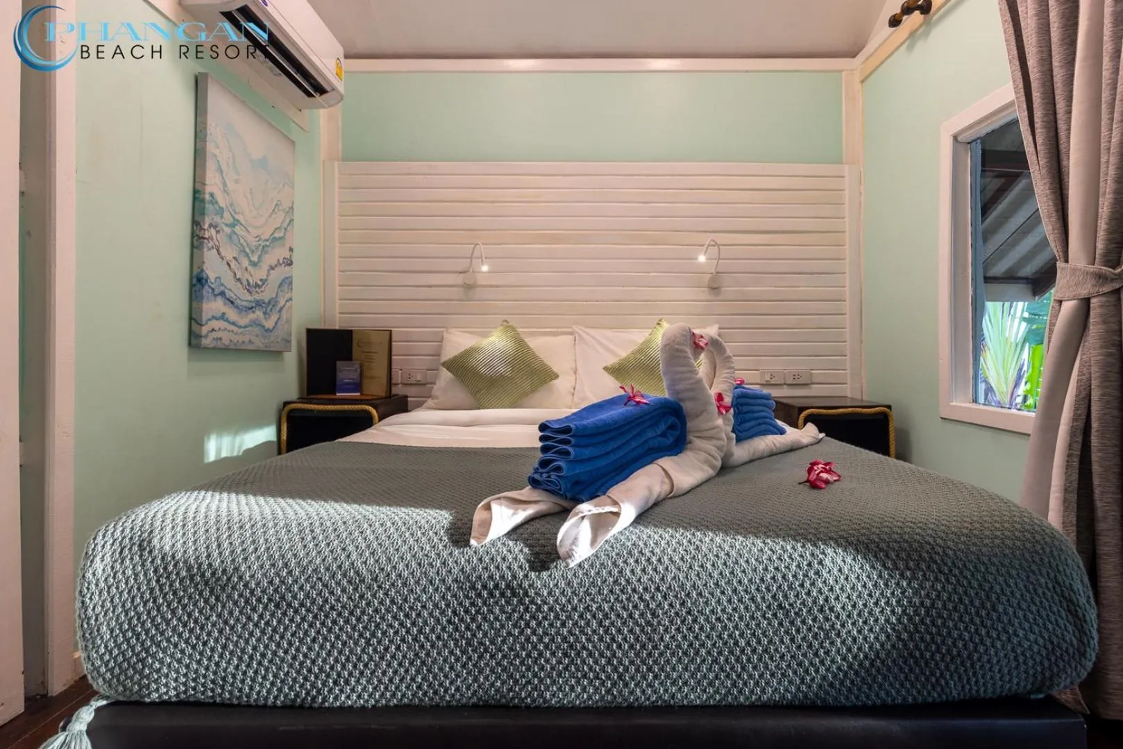 Bed in Phangan Beach Resort