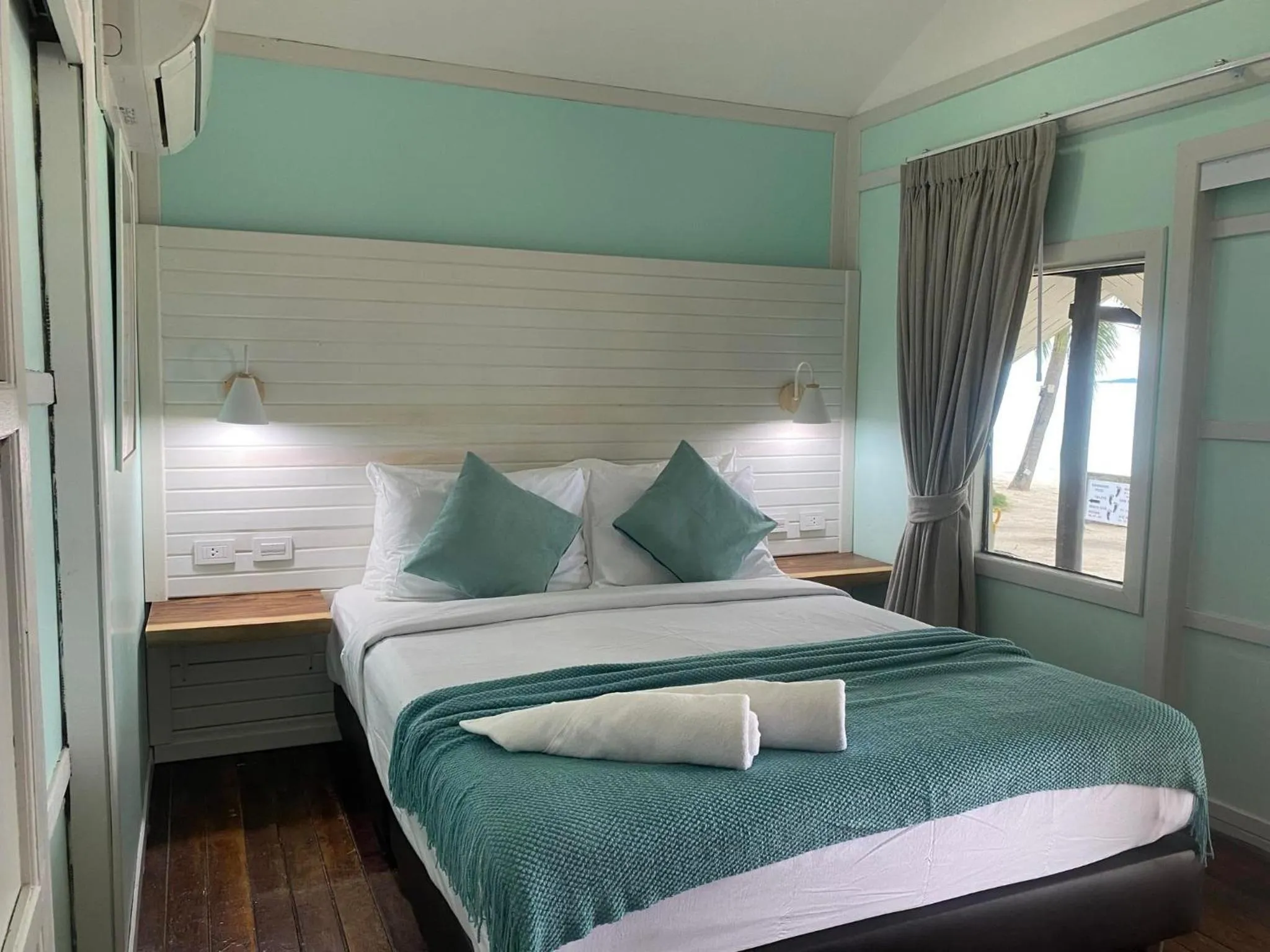 Bed in Phangan Beach Resort