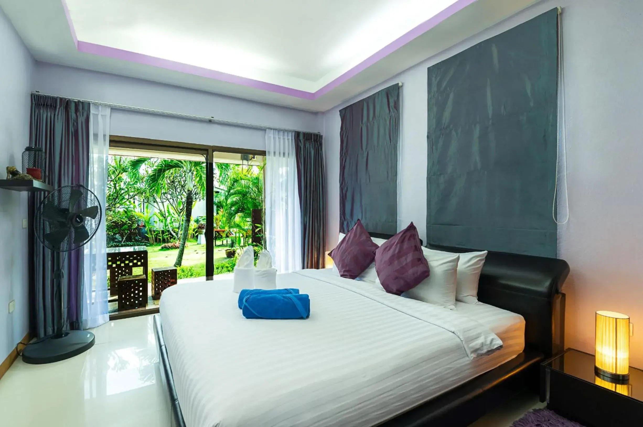 TV and multimedia, Bed in Phangan Beach Resort TV and multimedia, Bed in Phangan Beach Resort